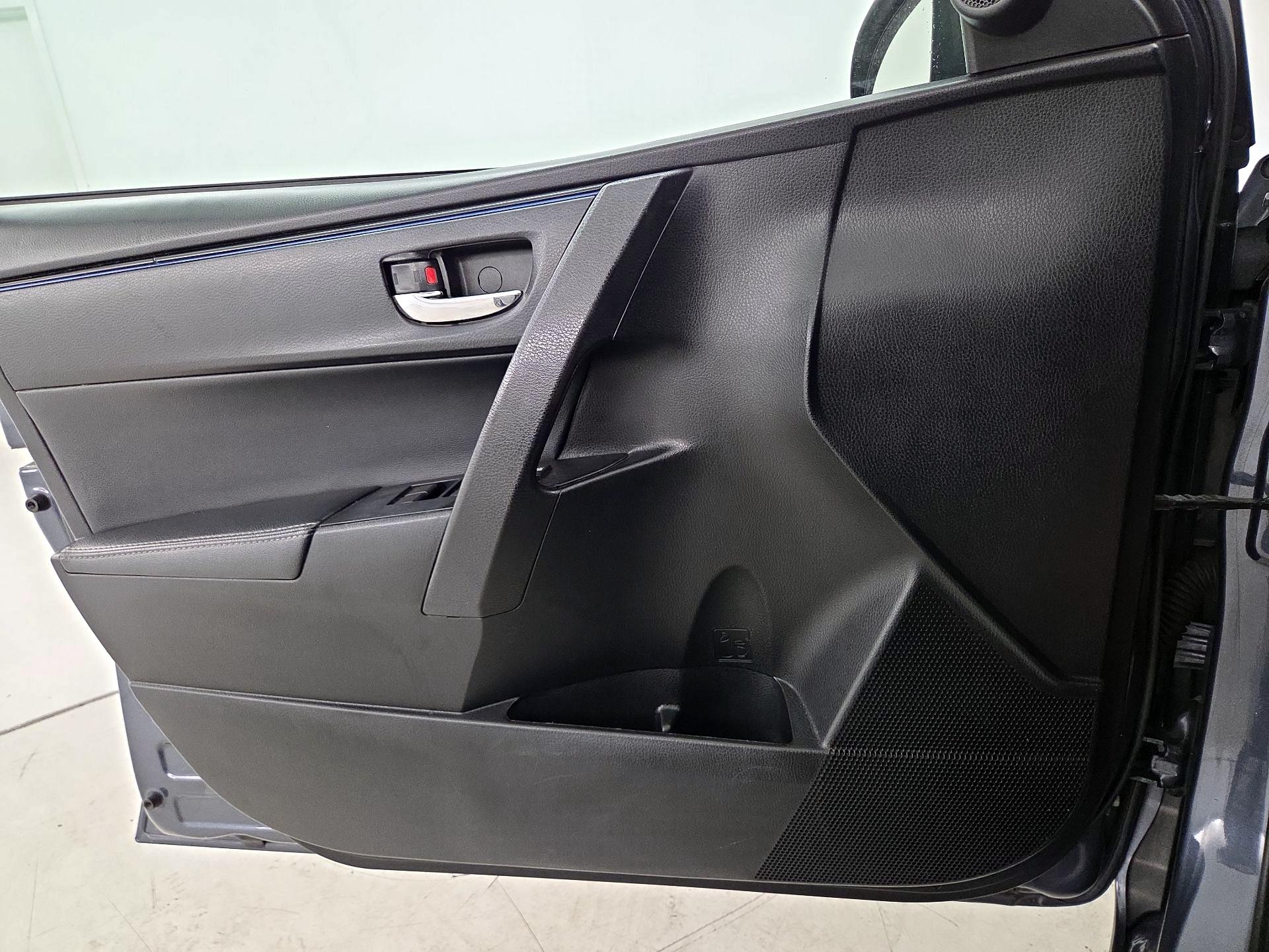 Thumbnail: 2017 Toyota Corolla - 12