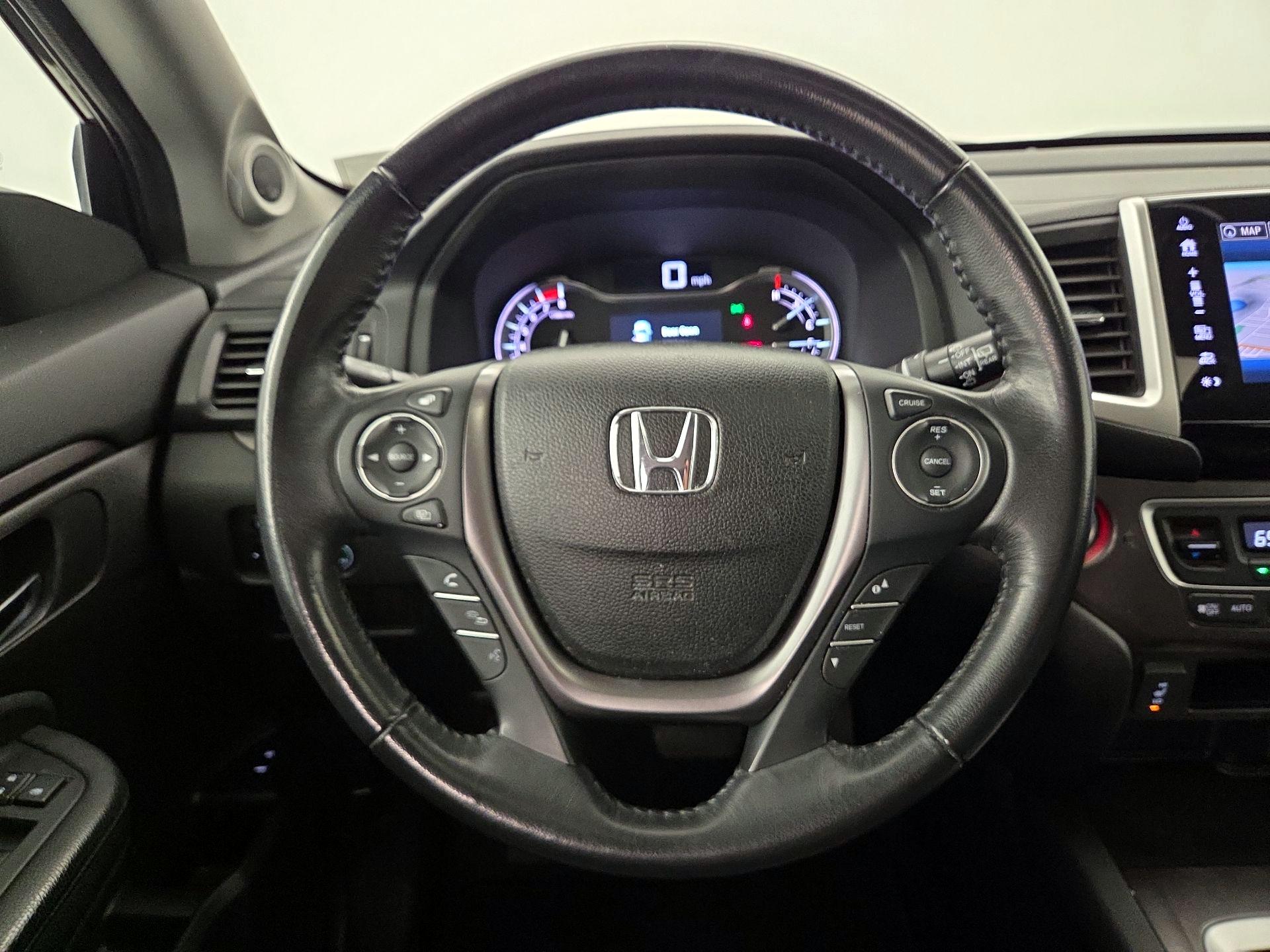 Thumbnail: 2017 Honda Pilot - 10