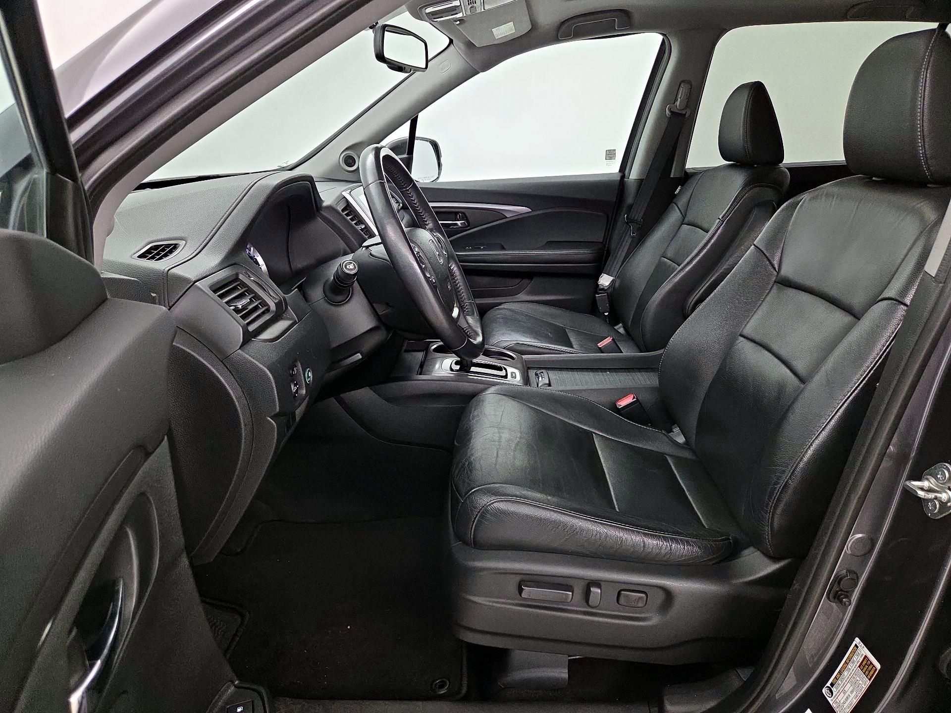 Thumbnail: 2017 Honda Pilot - 11