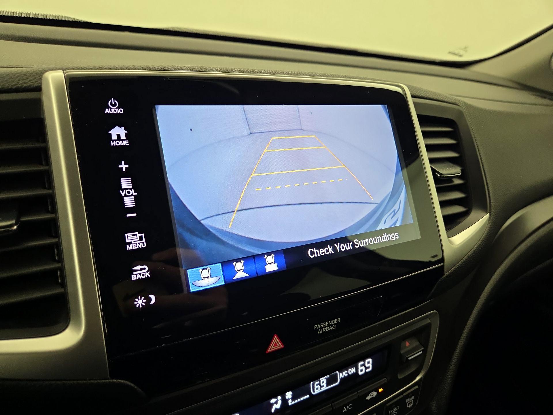 Thumbnail: 2017 Honda Pilot - 15