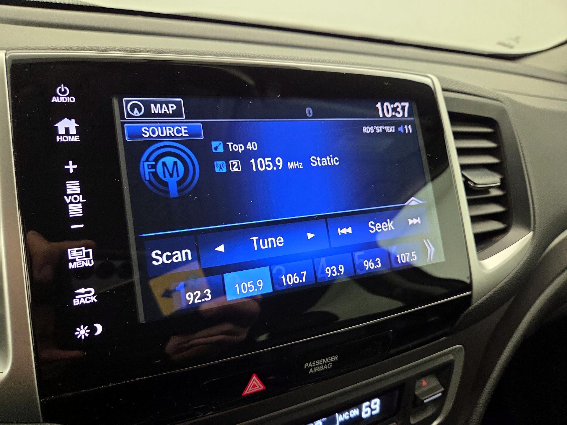 Thumbnail: 2017 Honda Pilot - 16