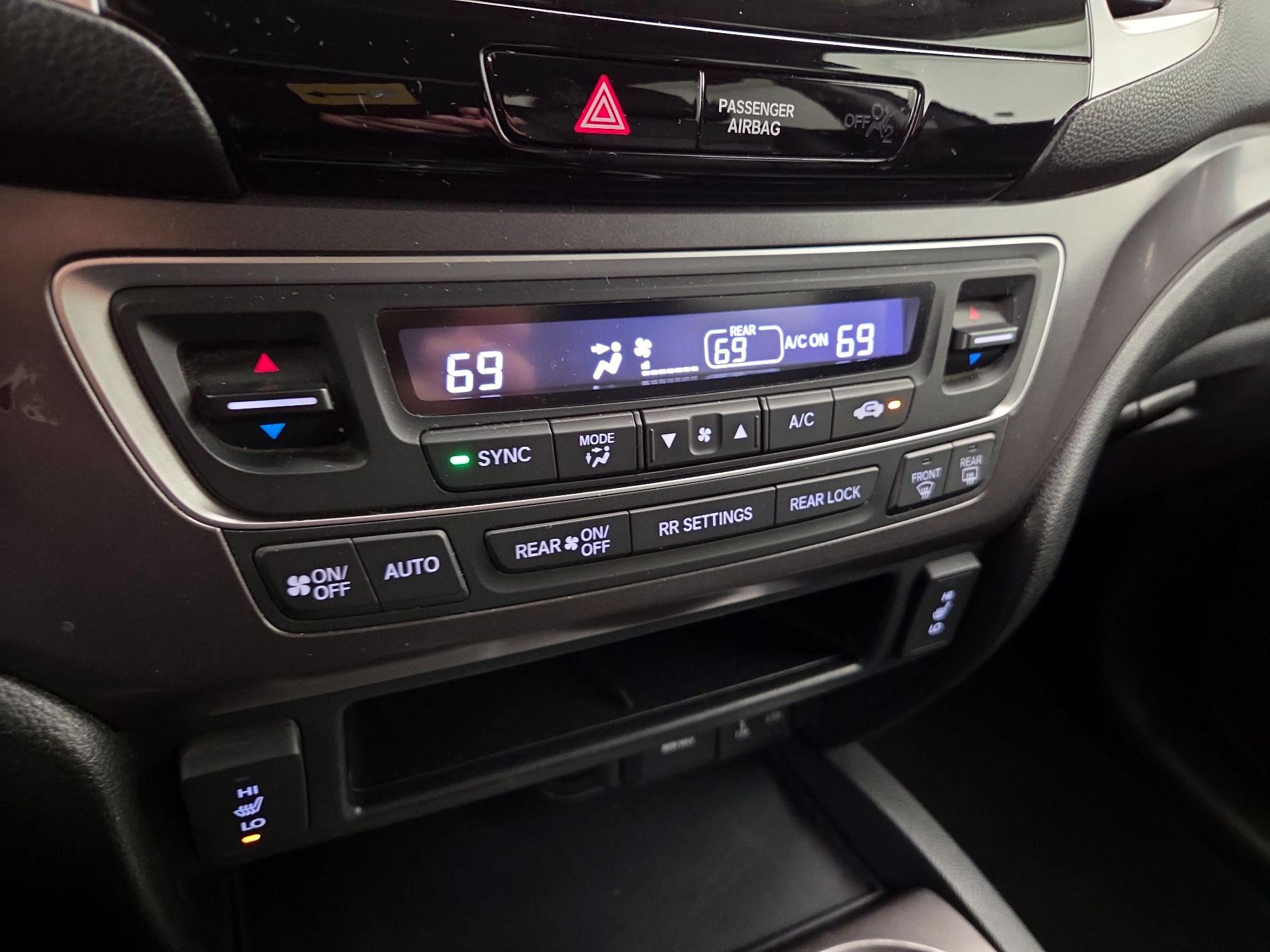 Thumbnail: 2017 Honda Pilot - 17