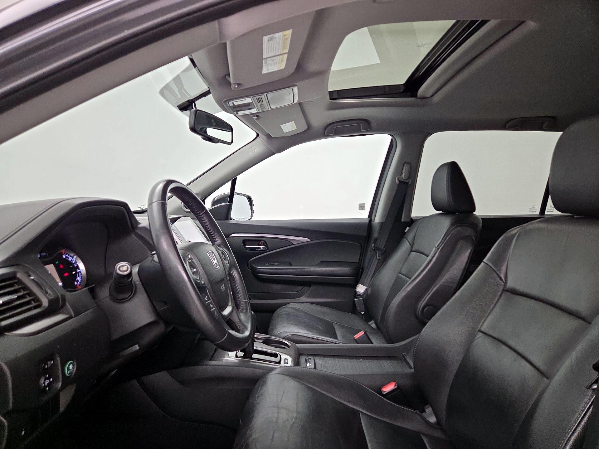 Thumbnail: 2017 Honda Pilot - 20