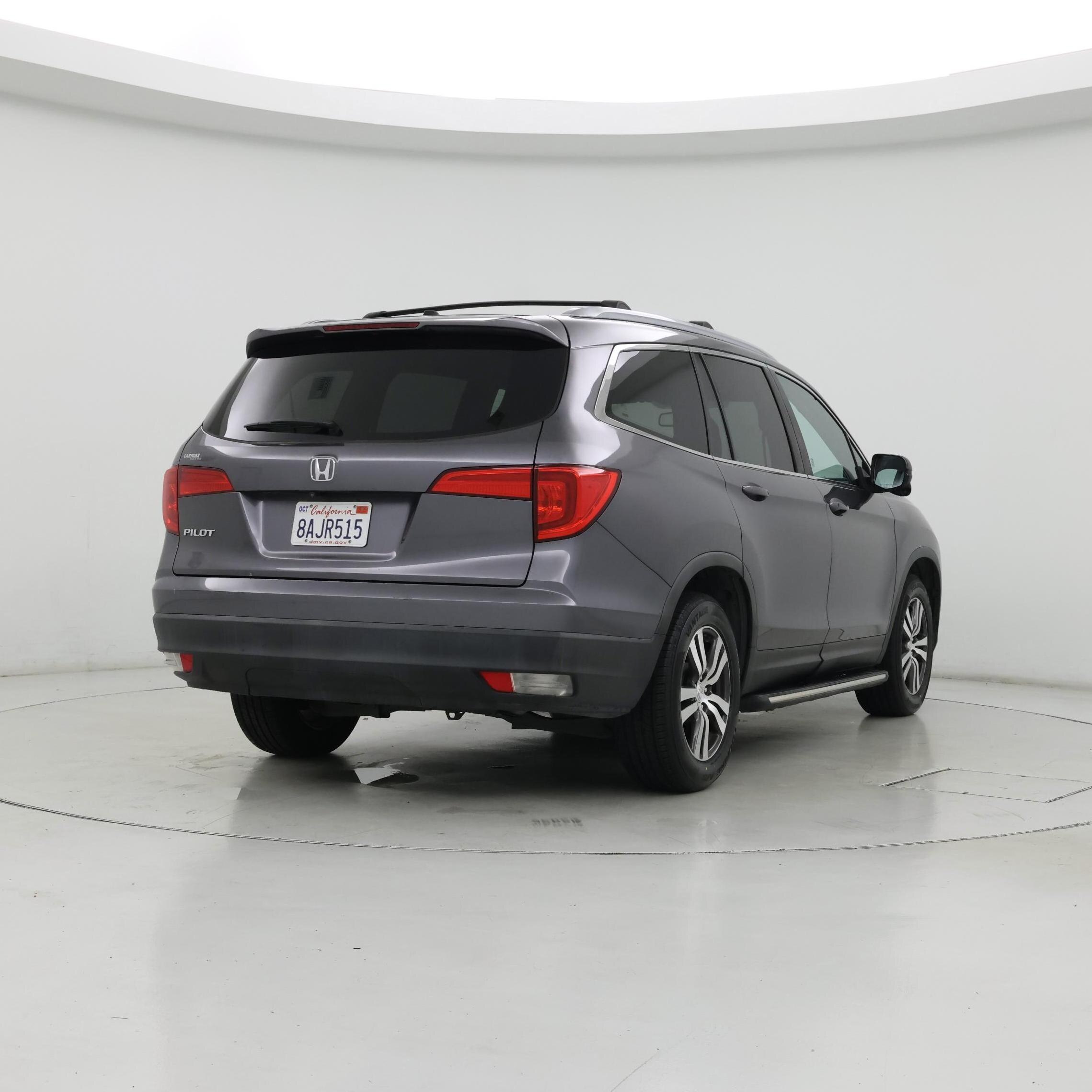 Thumbnail: 2017 Honda Pilot - 8