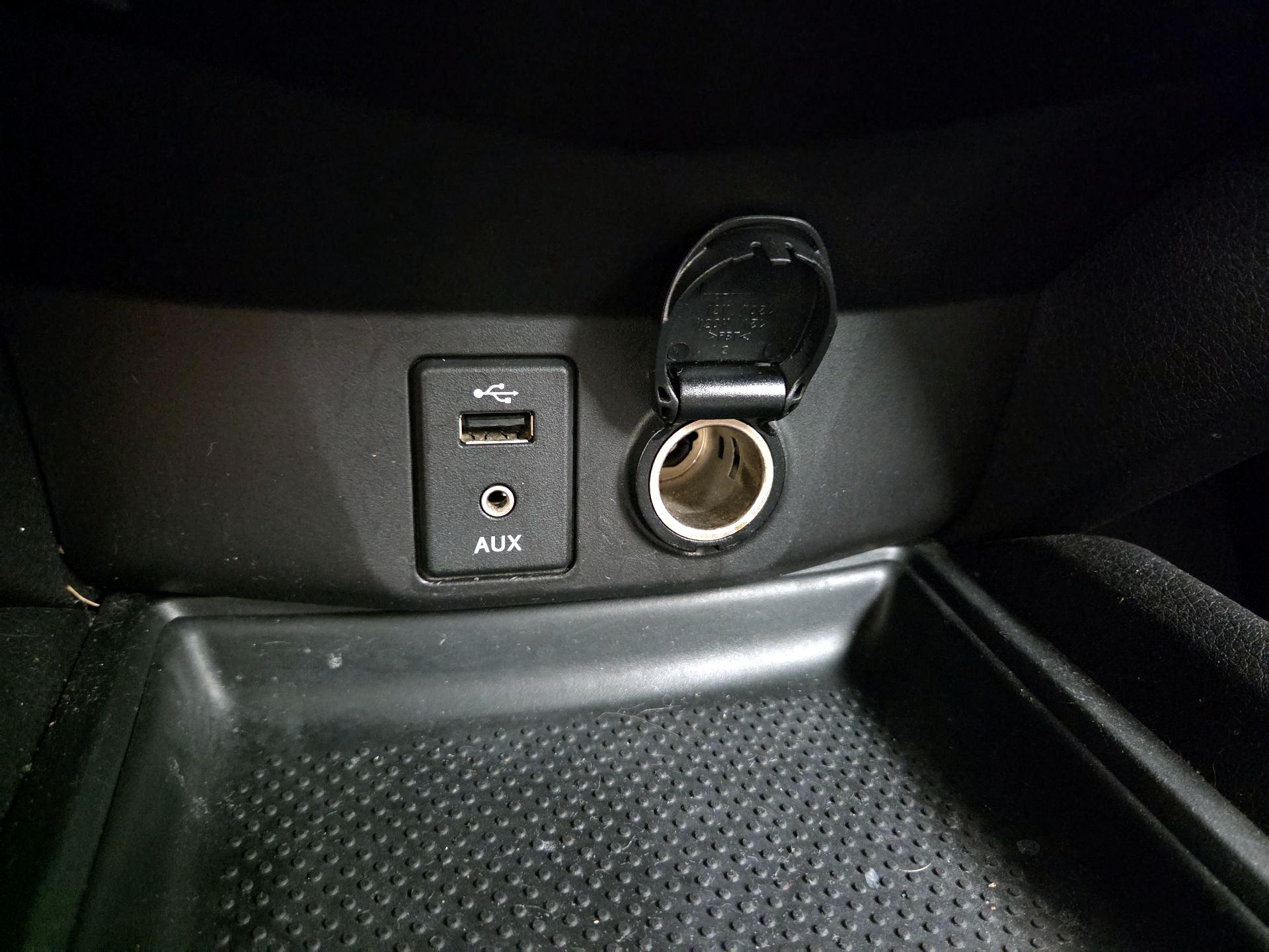 Thumbnail: 2015 Nissan Rogue - 18