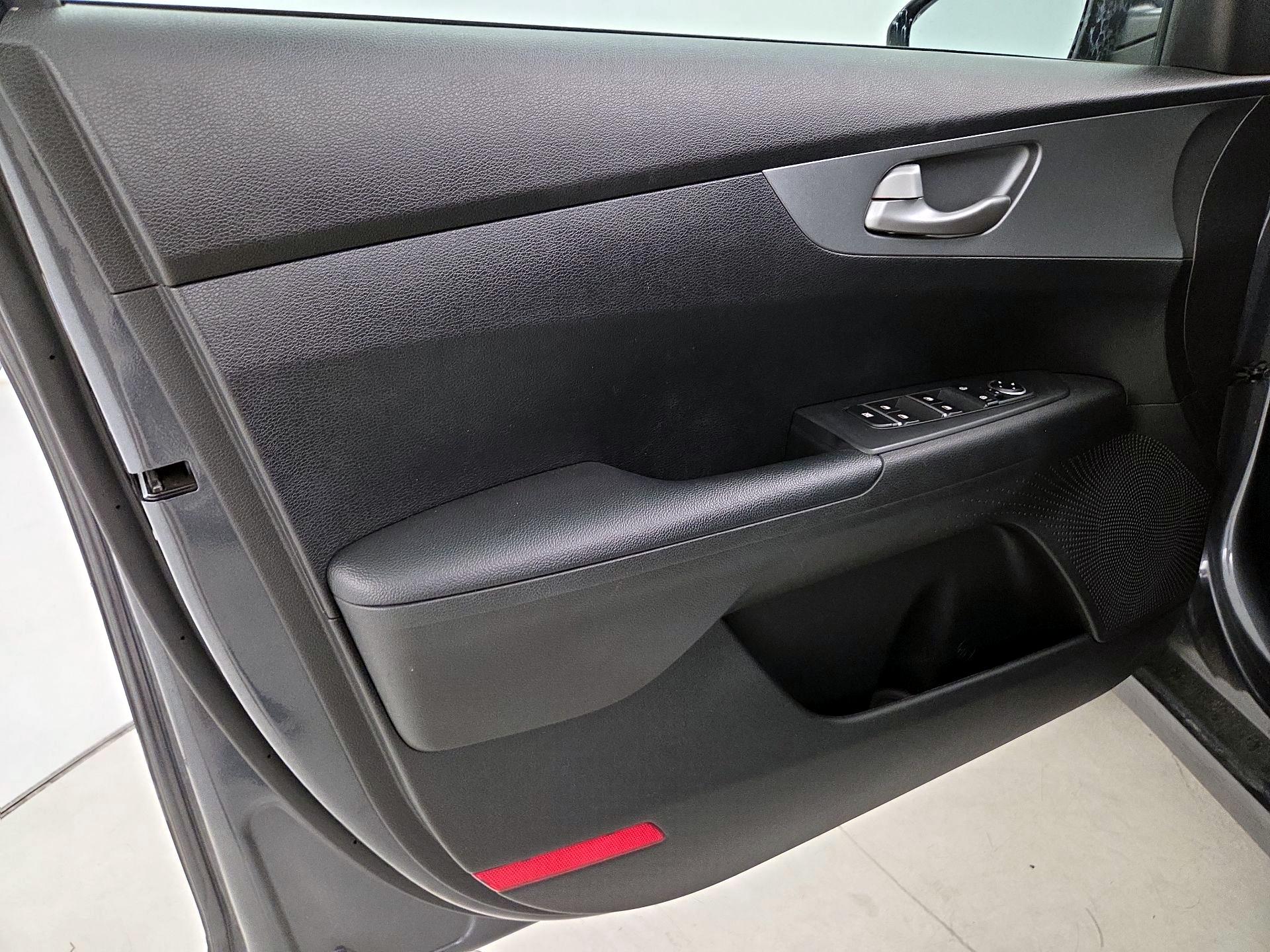 Thumbnail: 2021 Kia Forte - 12