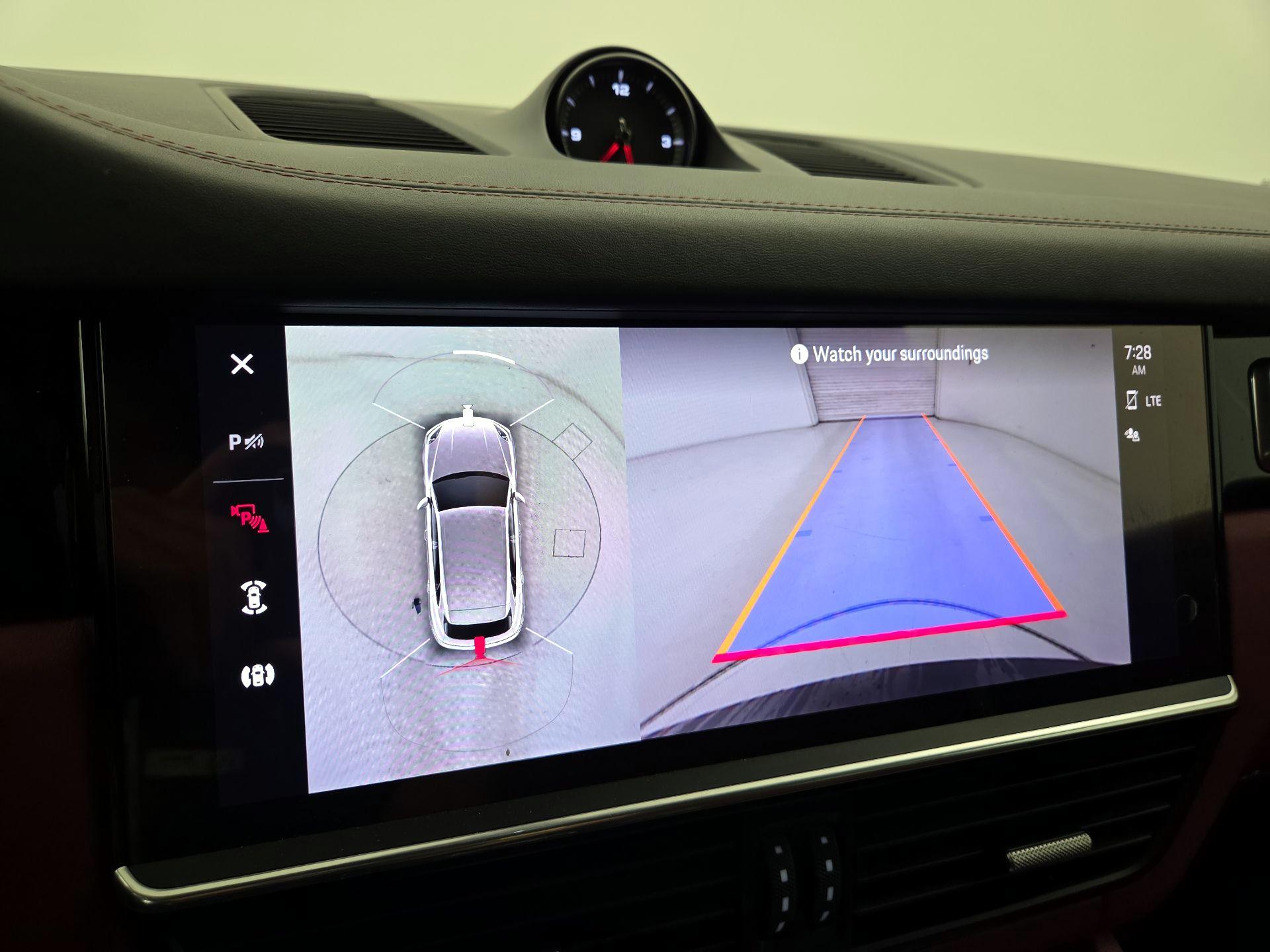 Thumbnail: 2022 Porsche Cayenne - 15