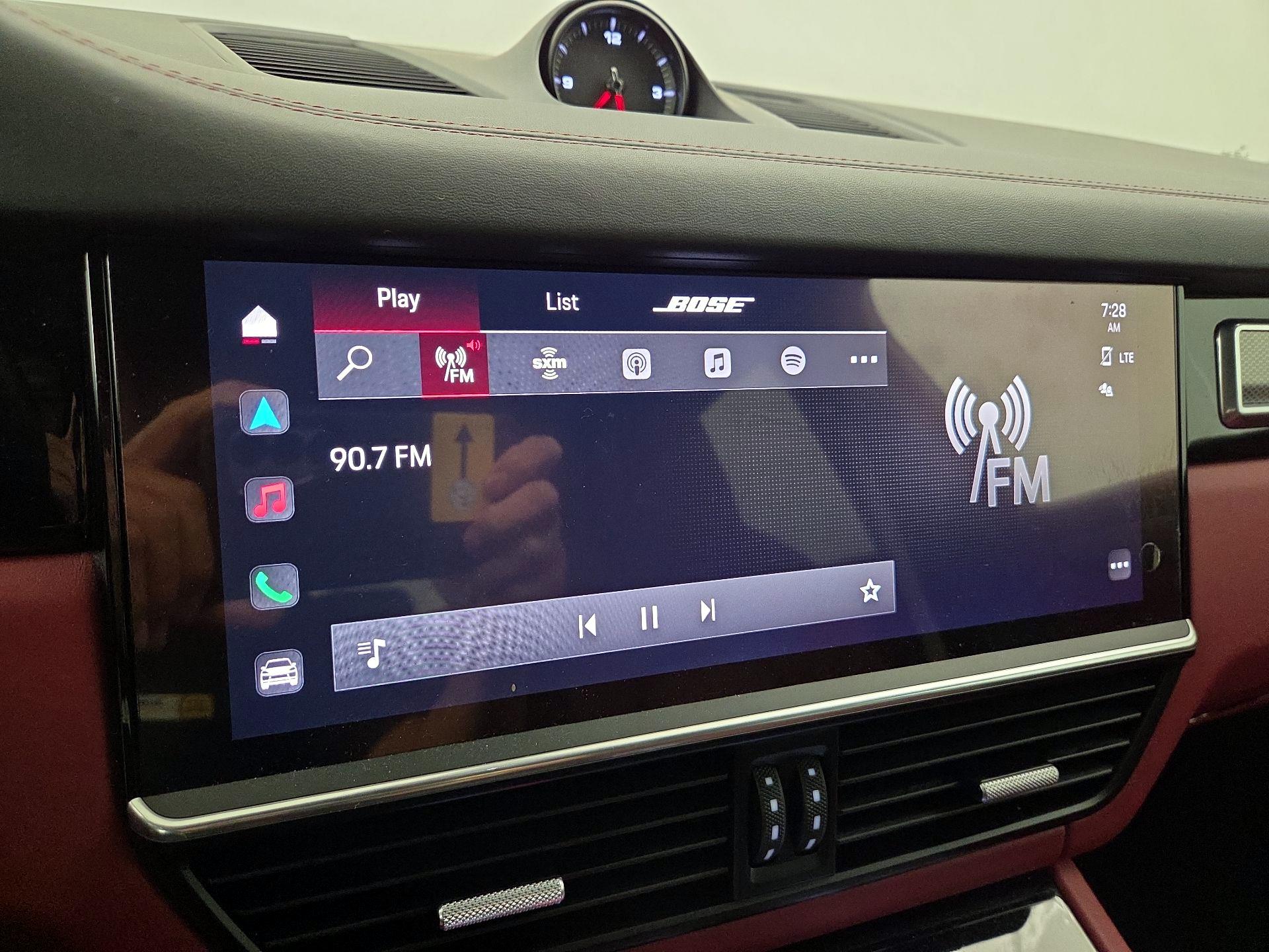 Thumbnail: 2022 Porsche Cayenne - 16