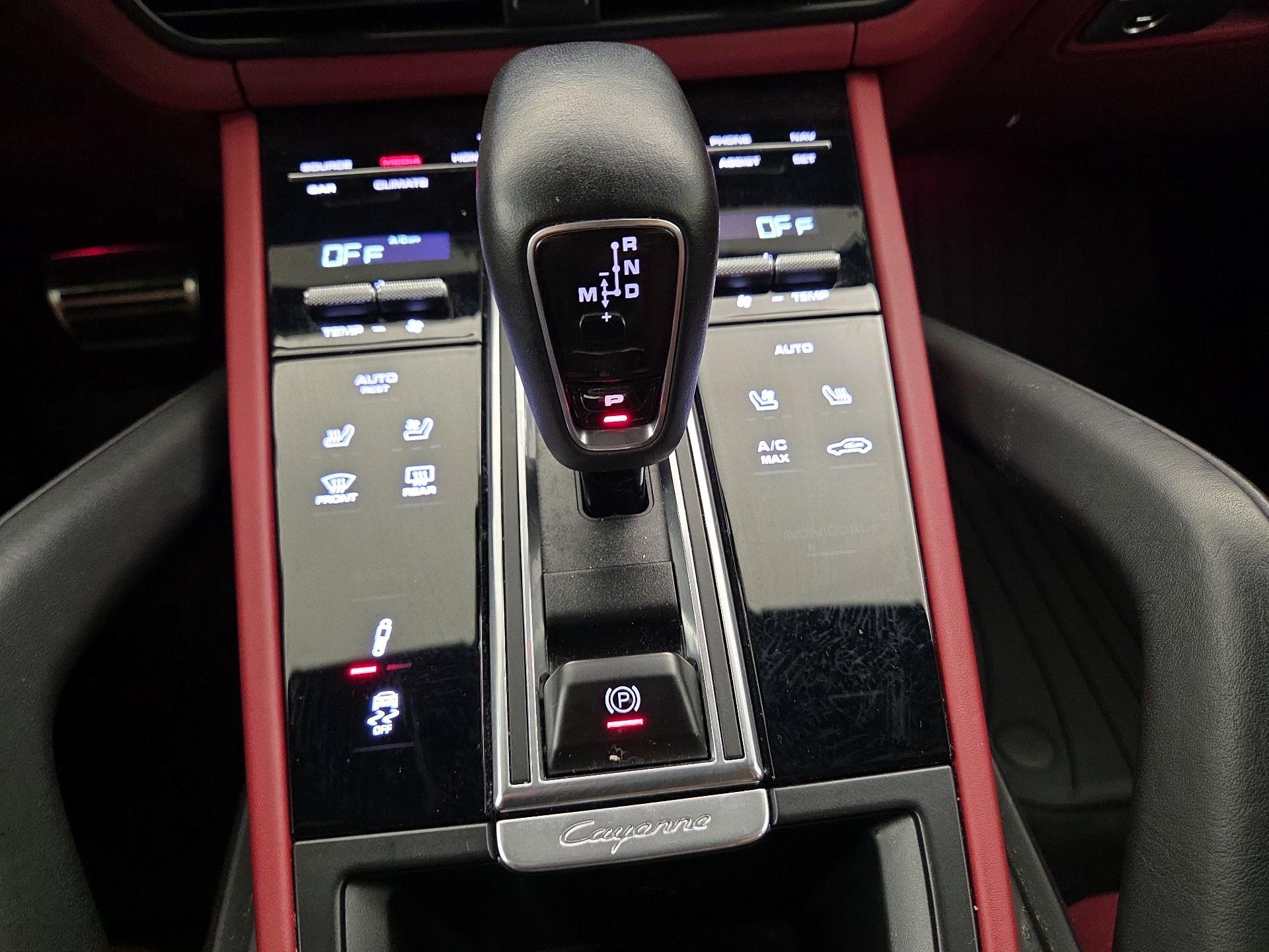 Thumbnail: 2022 Porsche Cayenne - 18