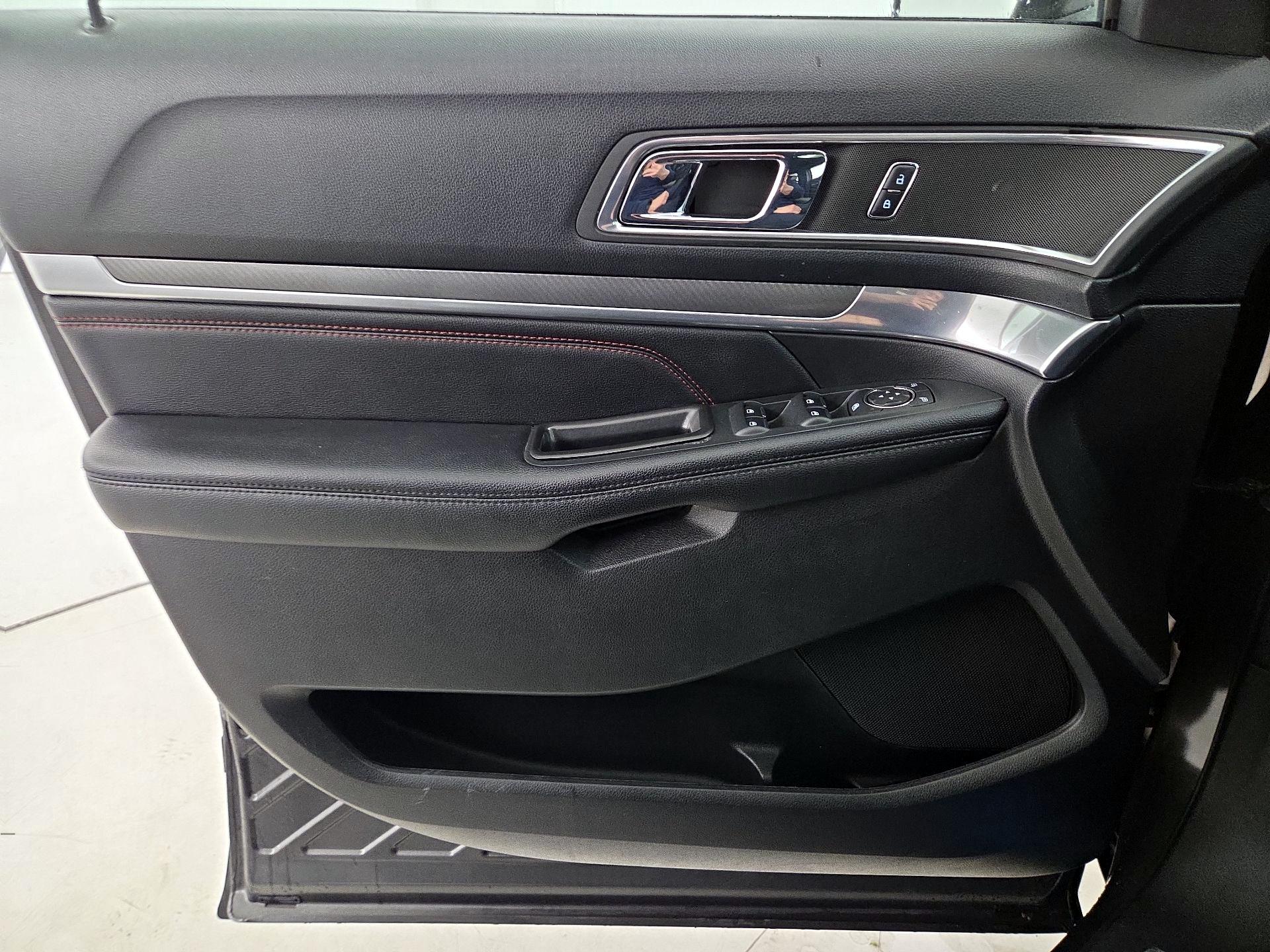 Thumbnail: 2016 Ford Explorer - 12