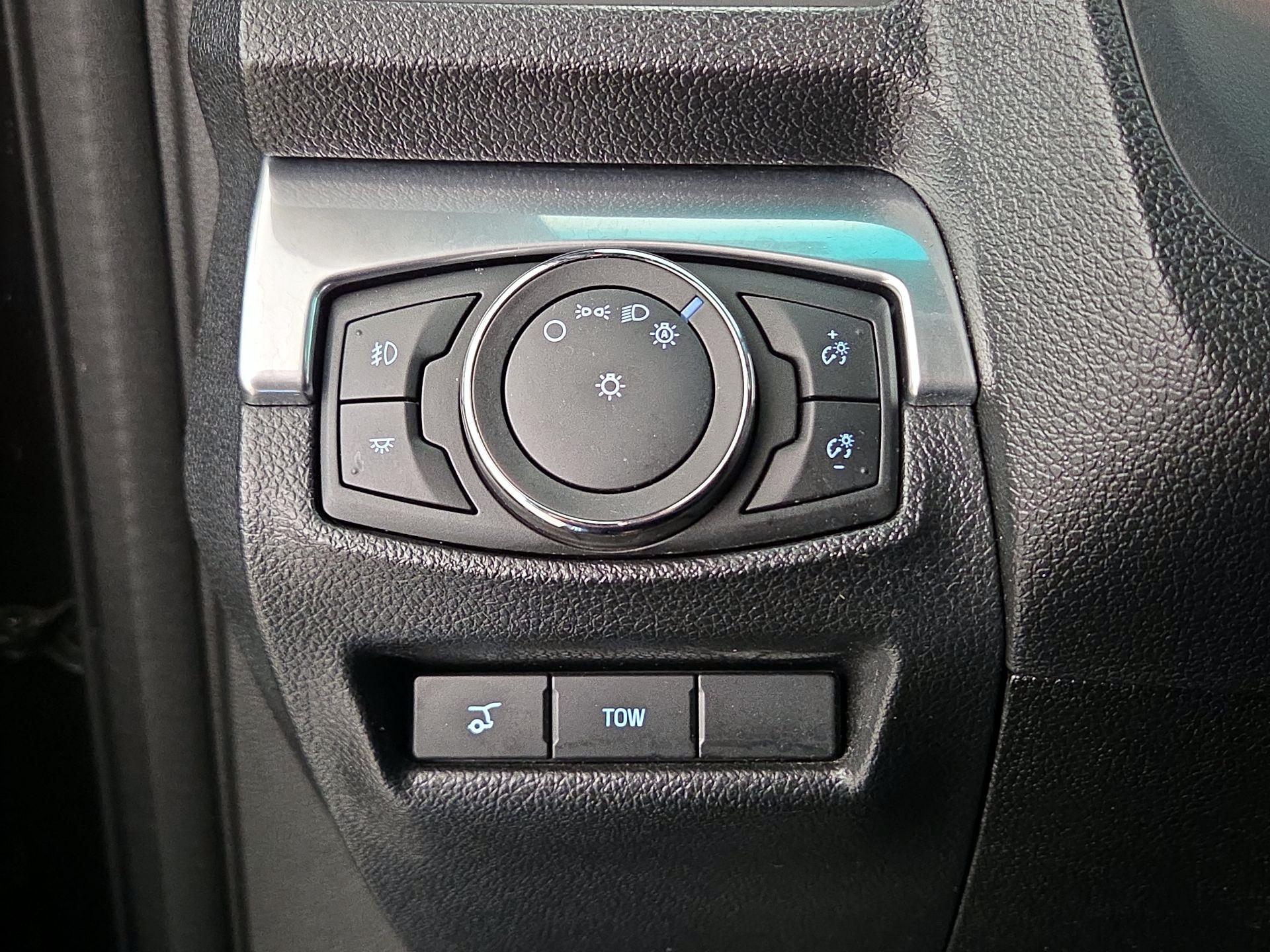 Thumbnail: 2016 Ford Explorer - 13