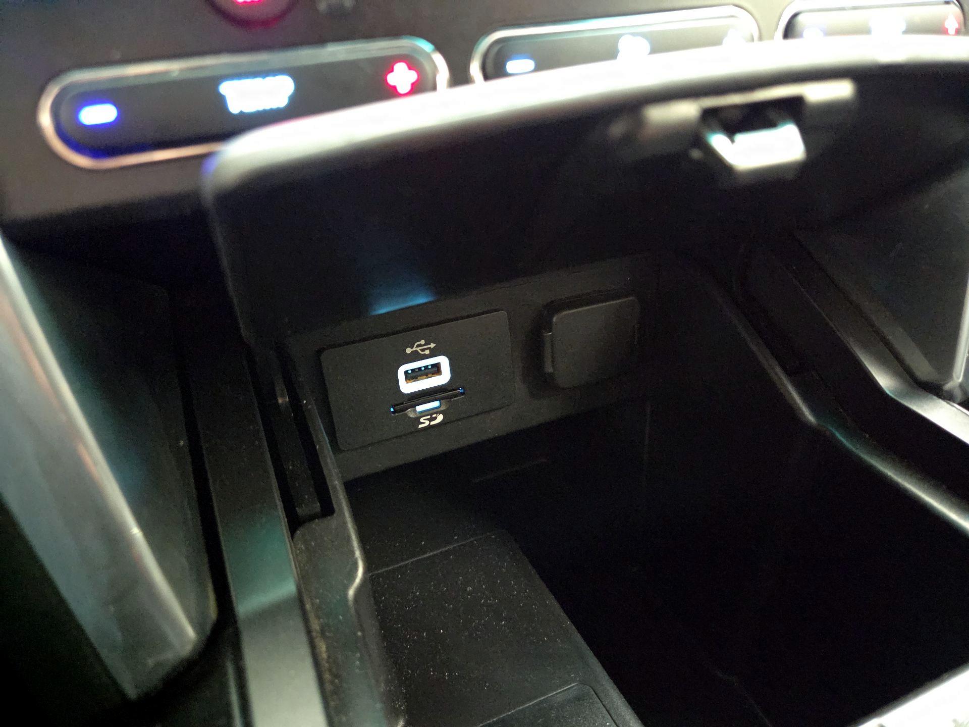 Thumbnail: 2016 Ford Explorer - 19