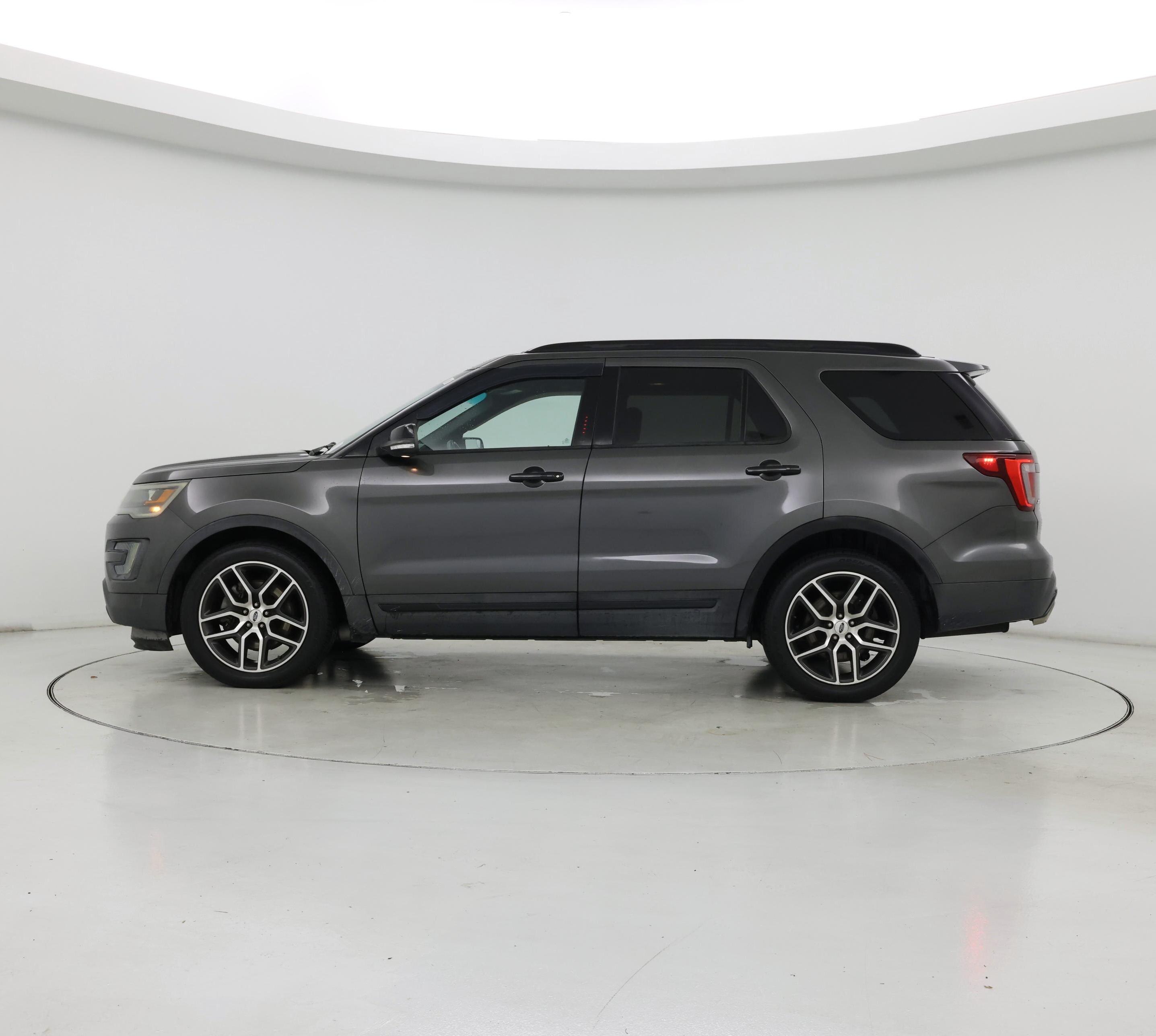 Thumbnail: 2016 Ford Explorer - 3