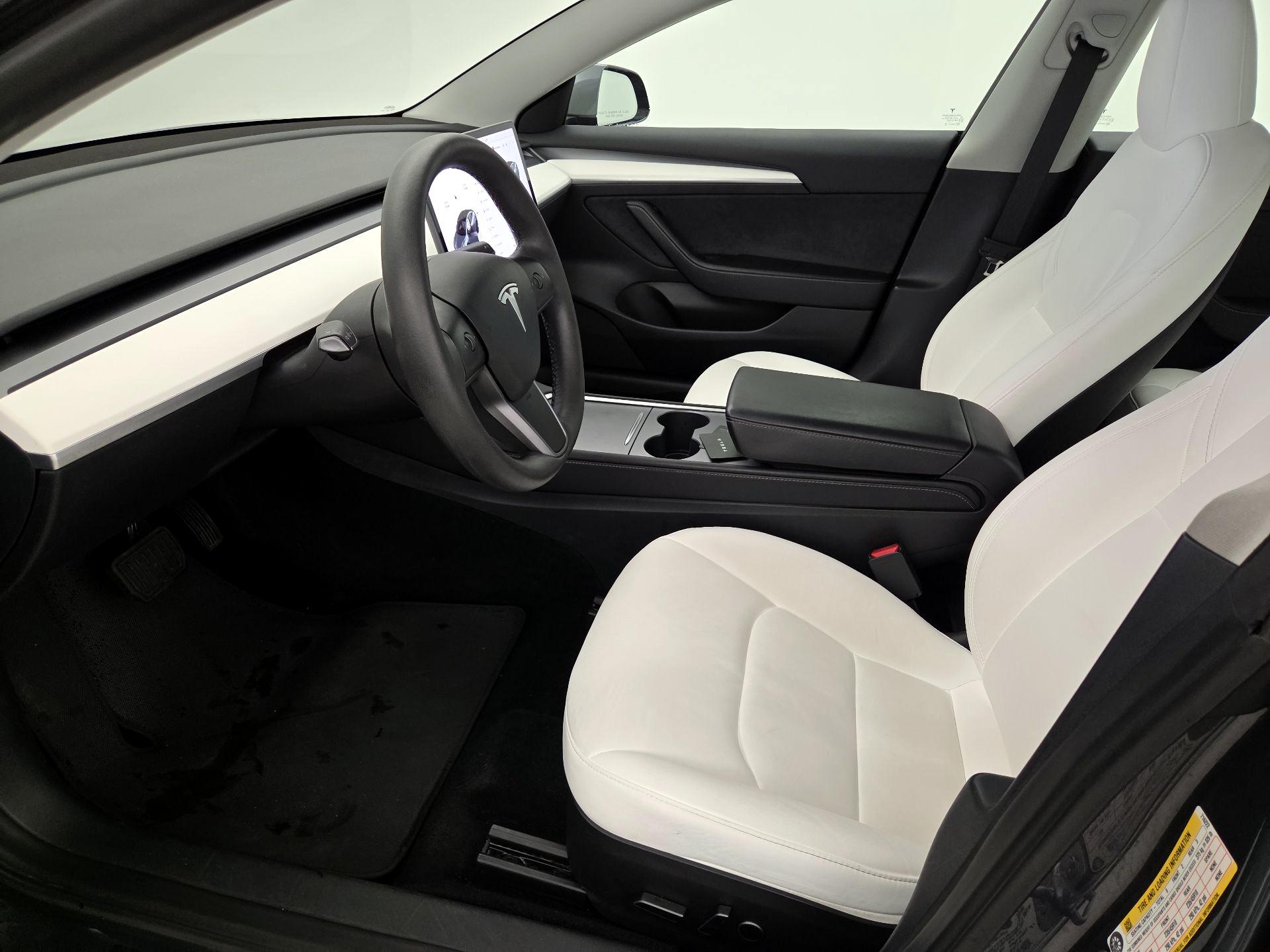 Thumbnail: 2023 Tesla Model 3 - 11