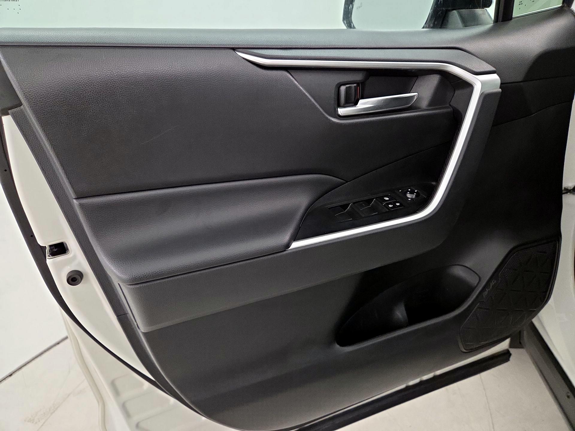 Thumbnail: 2019 Toyota RAV4 - 12