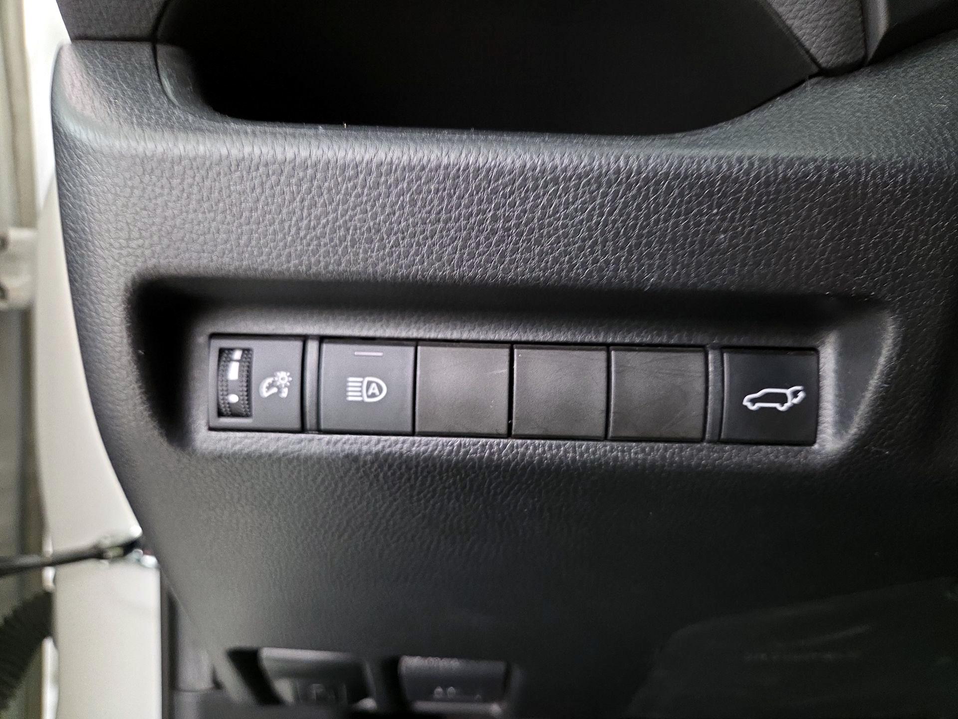 Thumbnail: 2019 Toyota RAV4 - 13