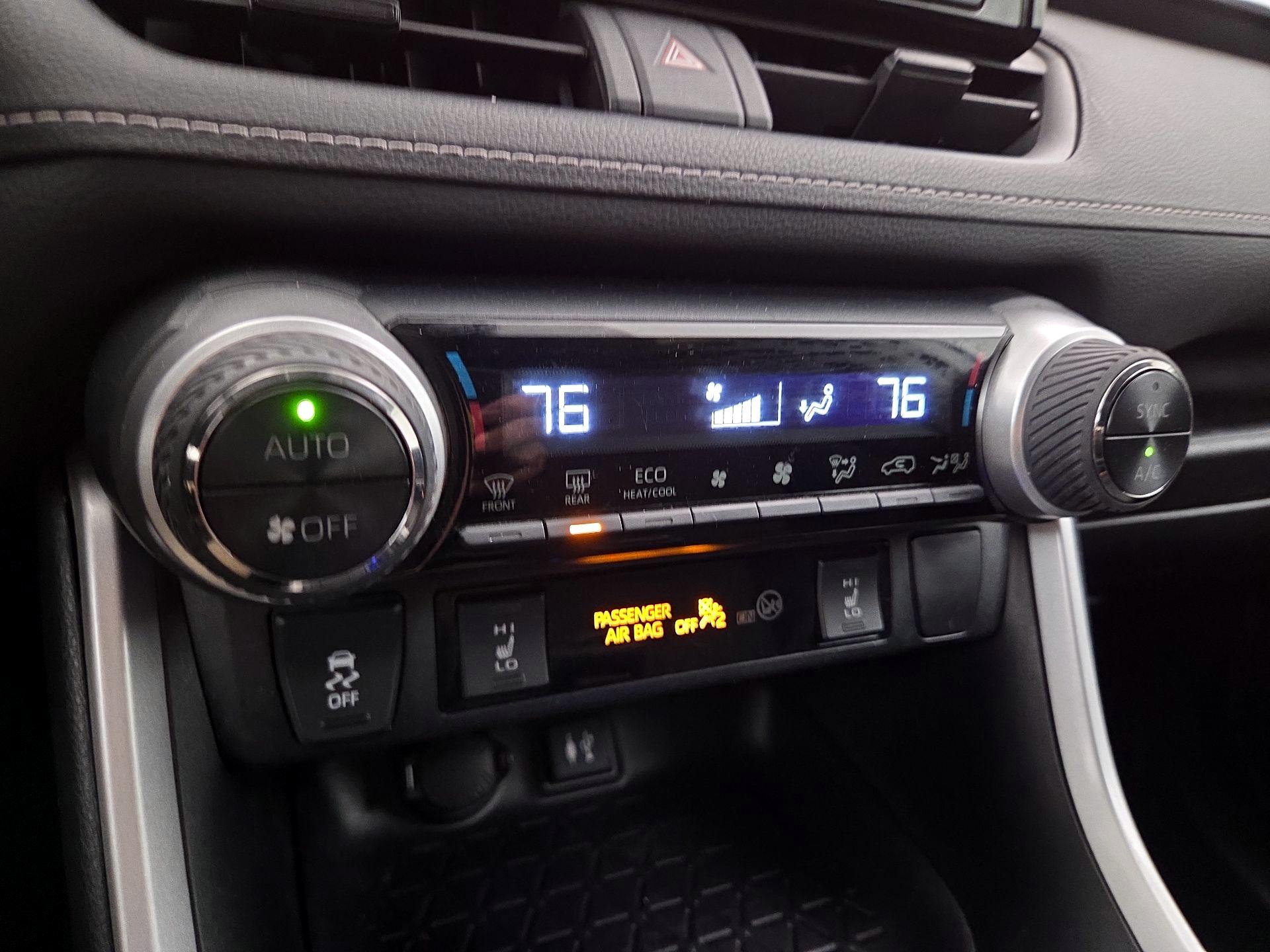 Thumbnail: 2019 Toyota RAV4 - 16