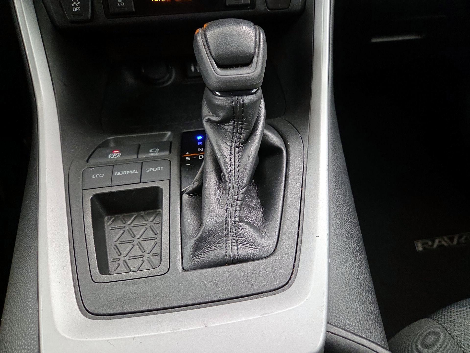 Thumbnail: 2019 Toyota RAV4 - 17