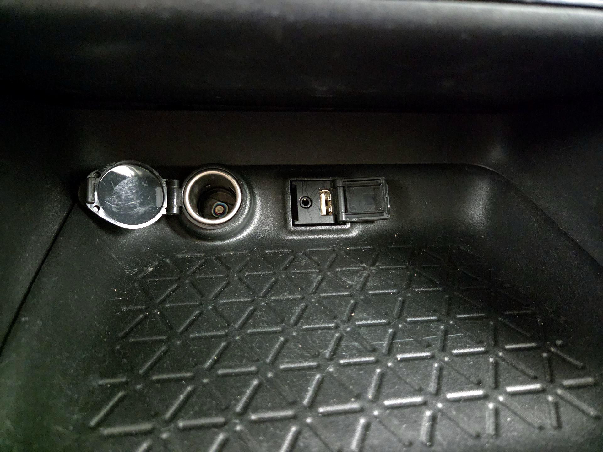 Thumbnail: 2019 Toyota RAV4 - 18