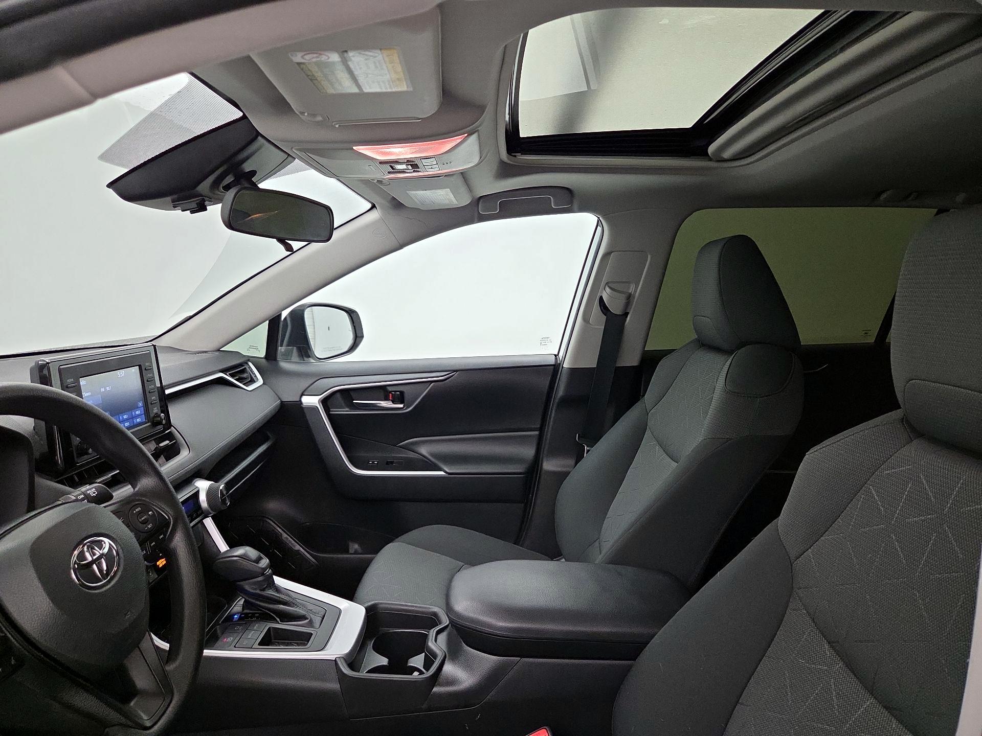 Thumbnail: 2019 Toyota RAV4 - 19