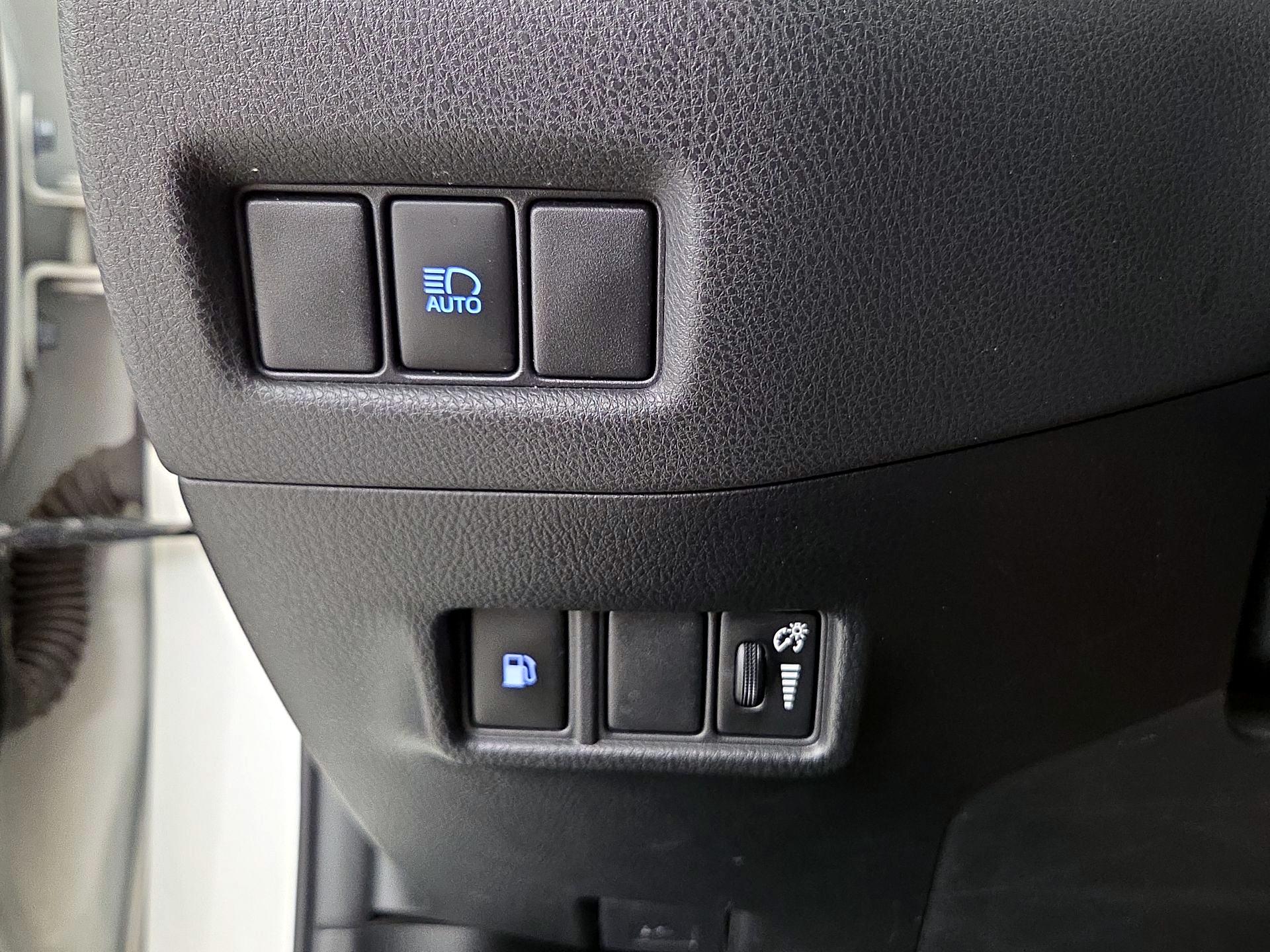 Thumbnail: 2019 Toyota C-HR - 13