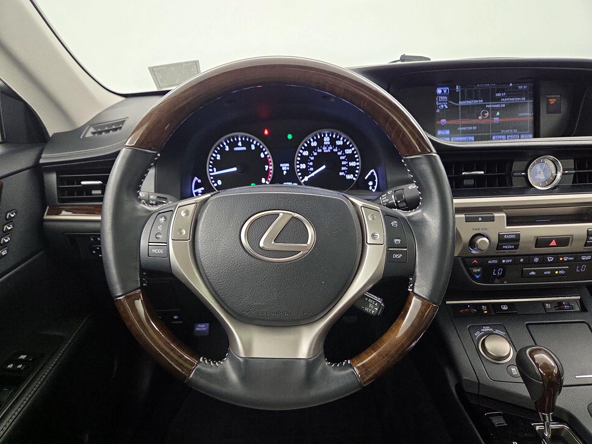 Thumbnail: 2014 Lexus ES - 10