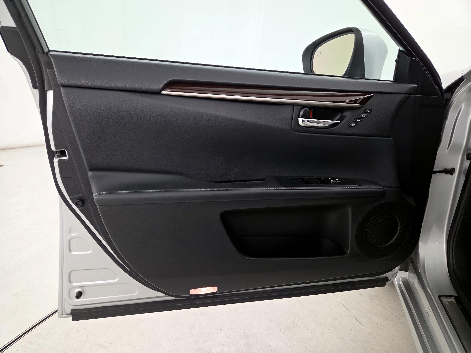 Thumbnail: 2014 Lexus ES - 12