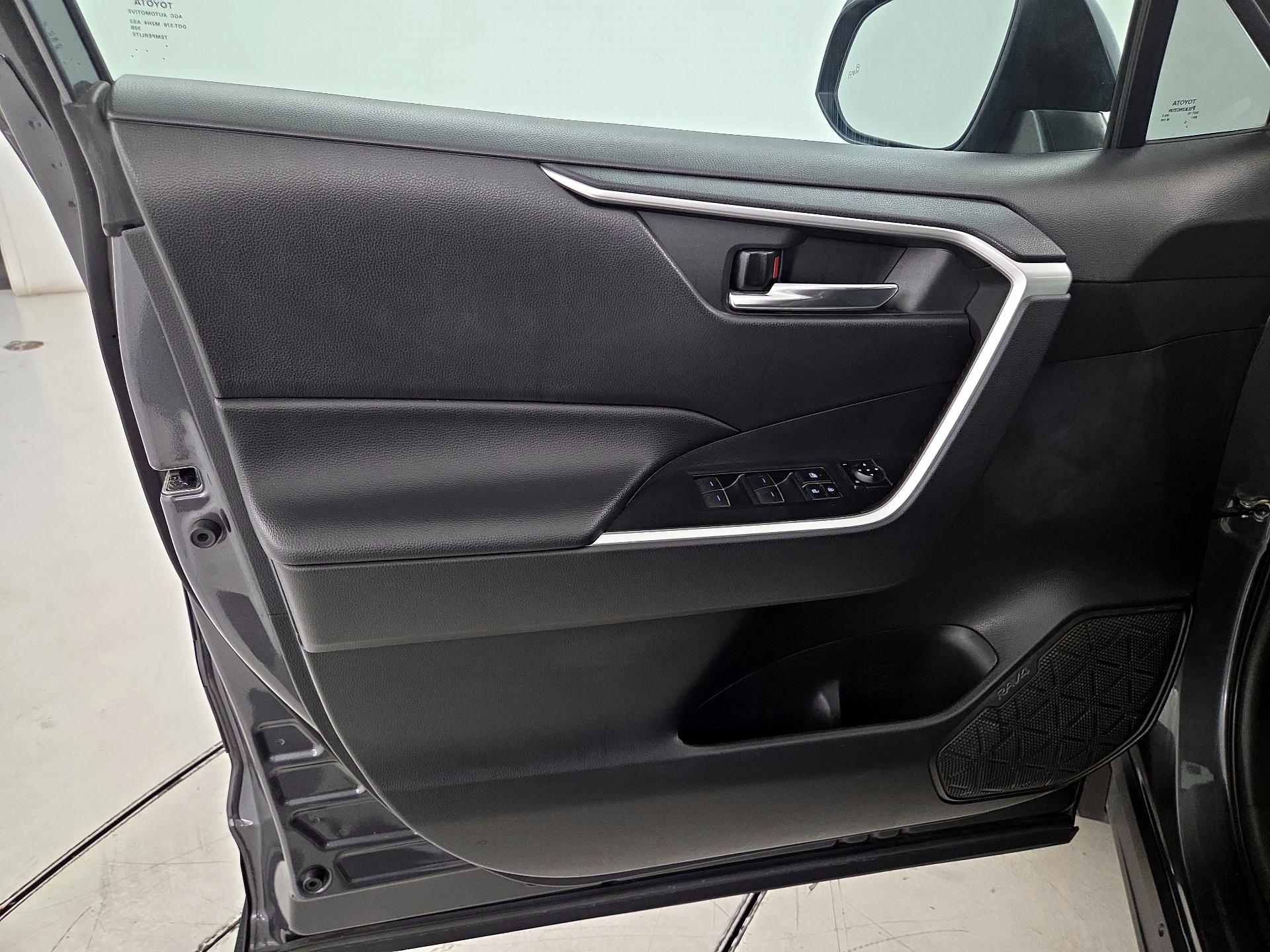 Thumbnail: 2022 Toyota RAV4 - 12