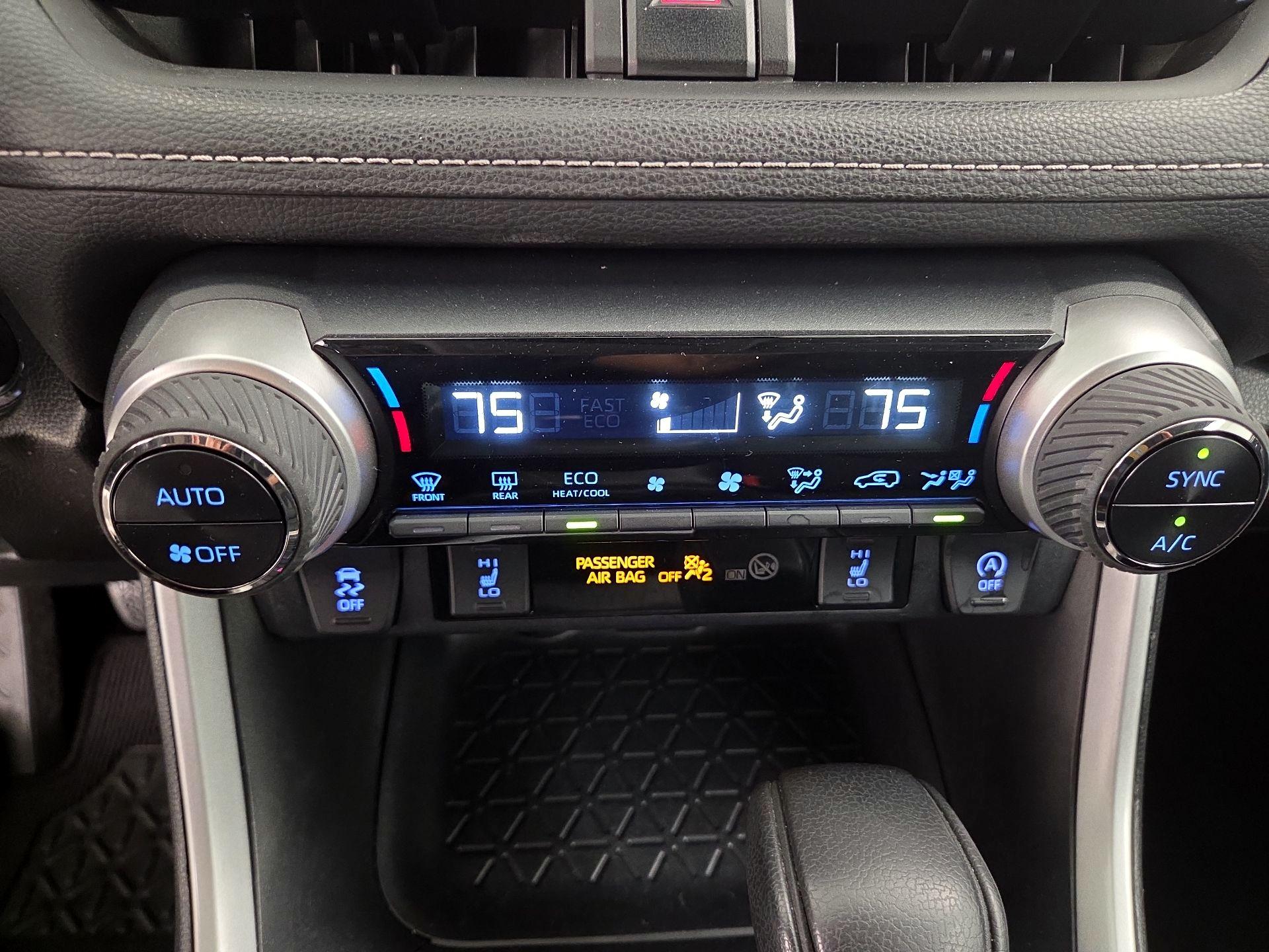 Thumbnail: 2022 Toyota RAV4 - 16