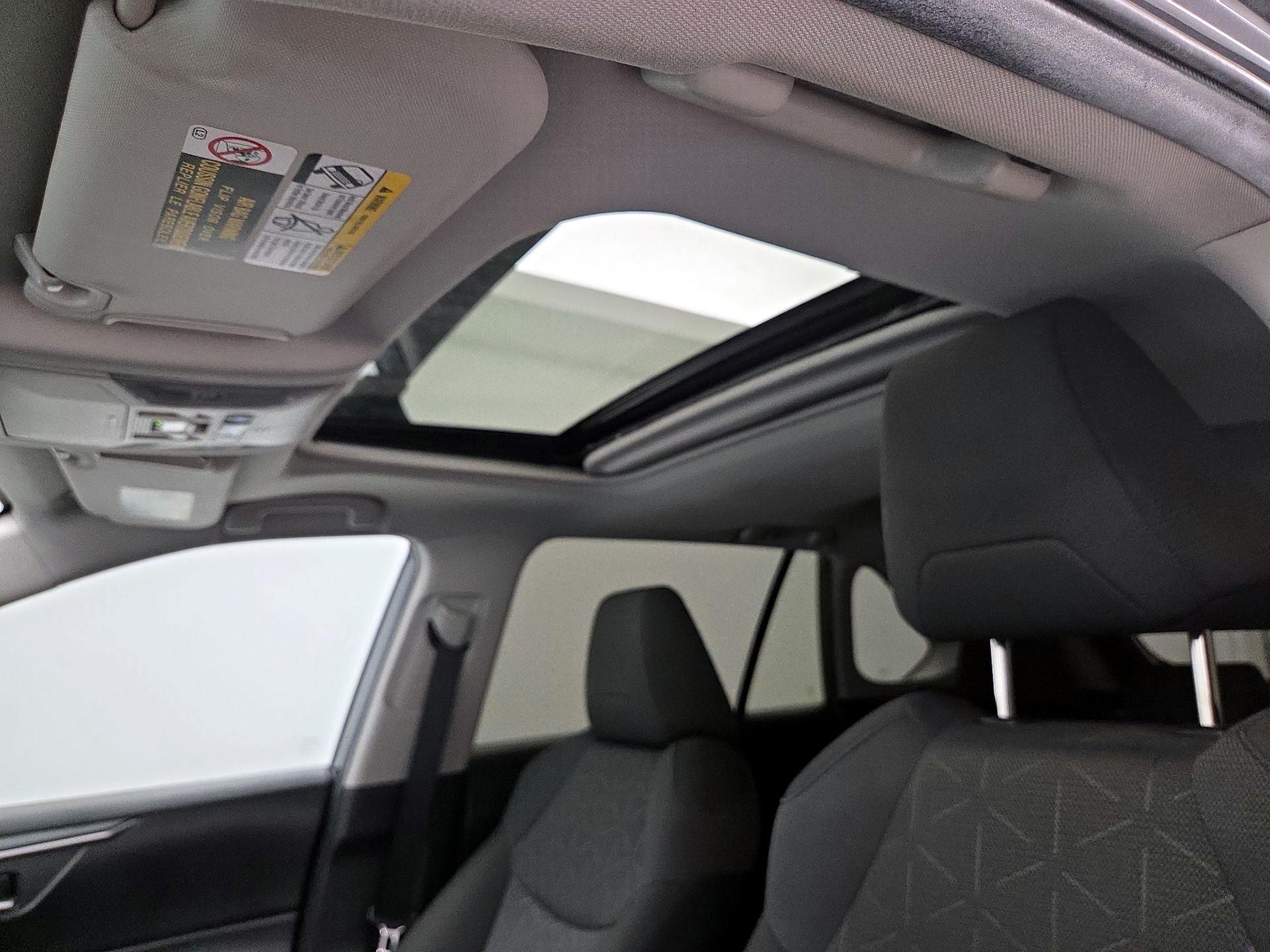 Thumbnail: 2022 Toyota RAV4 - 19