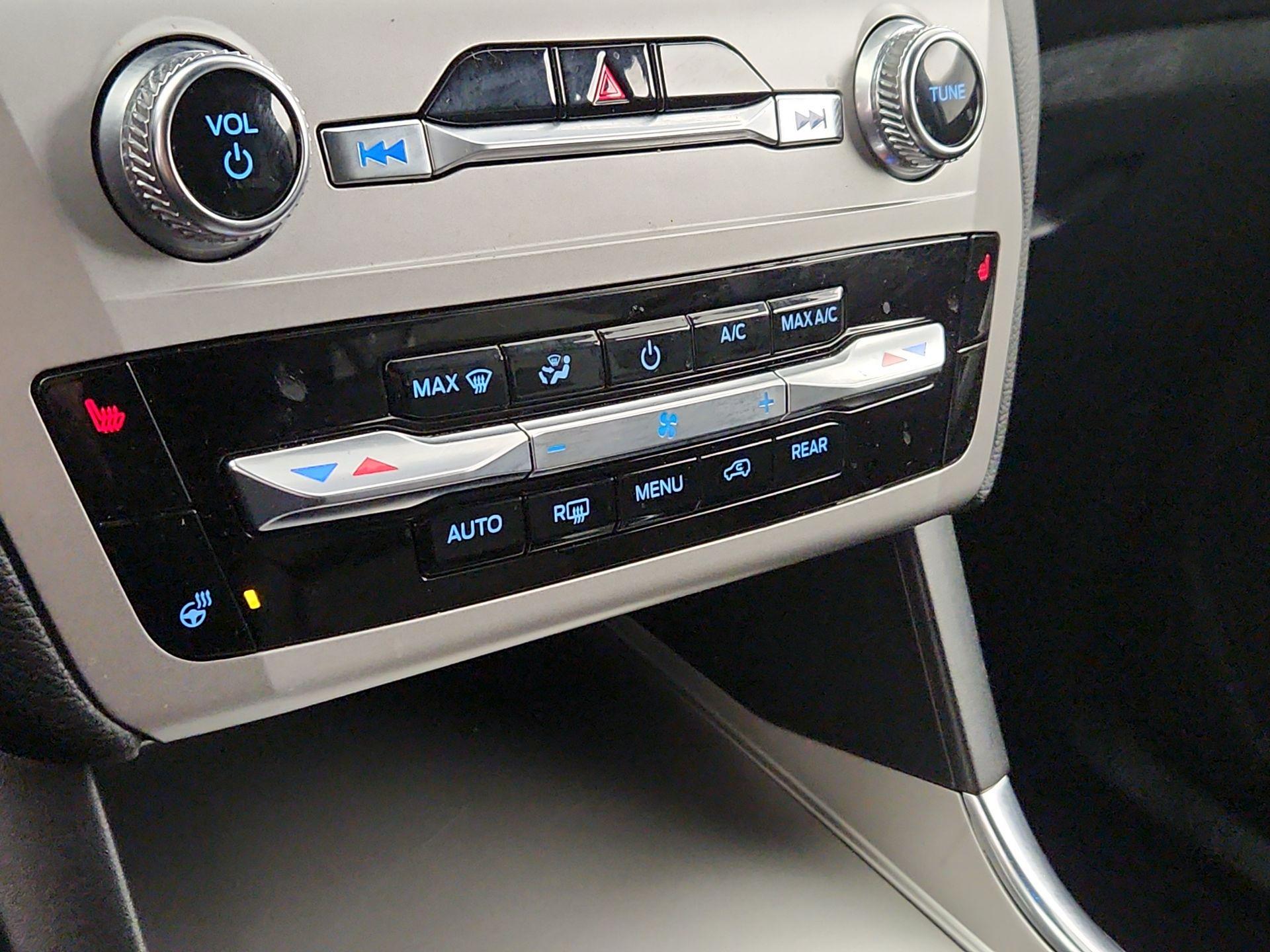 Thumbnail: 2022 Ford Explorer - 16