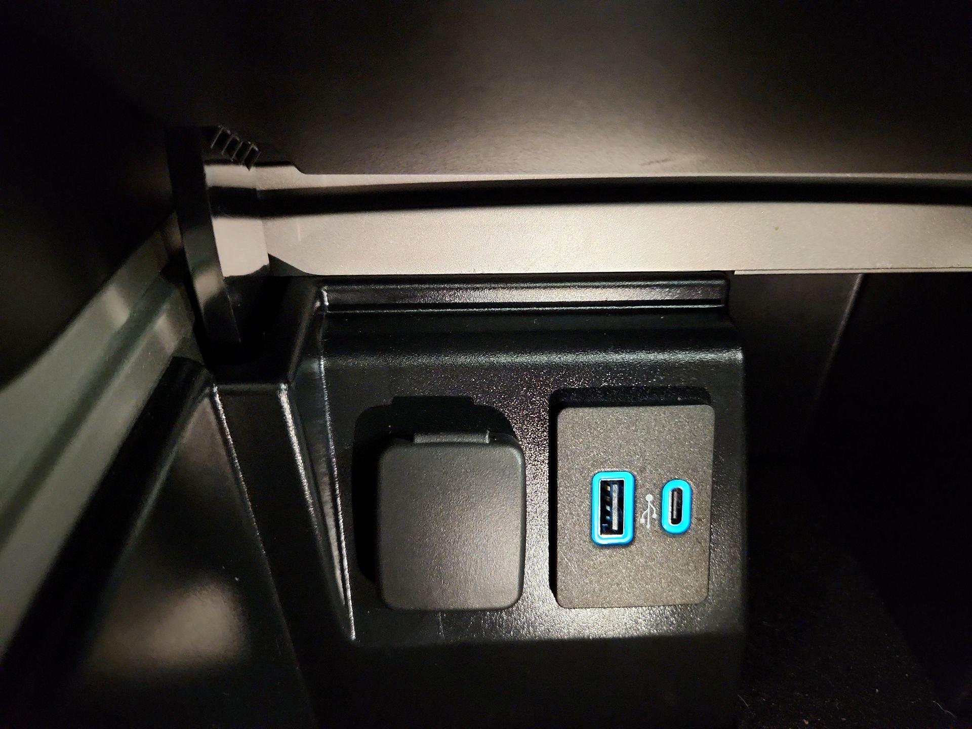 Thumbnail: 2023 Ford Explorer - 19