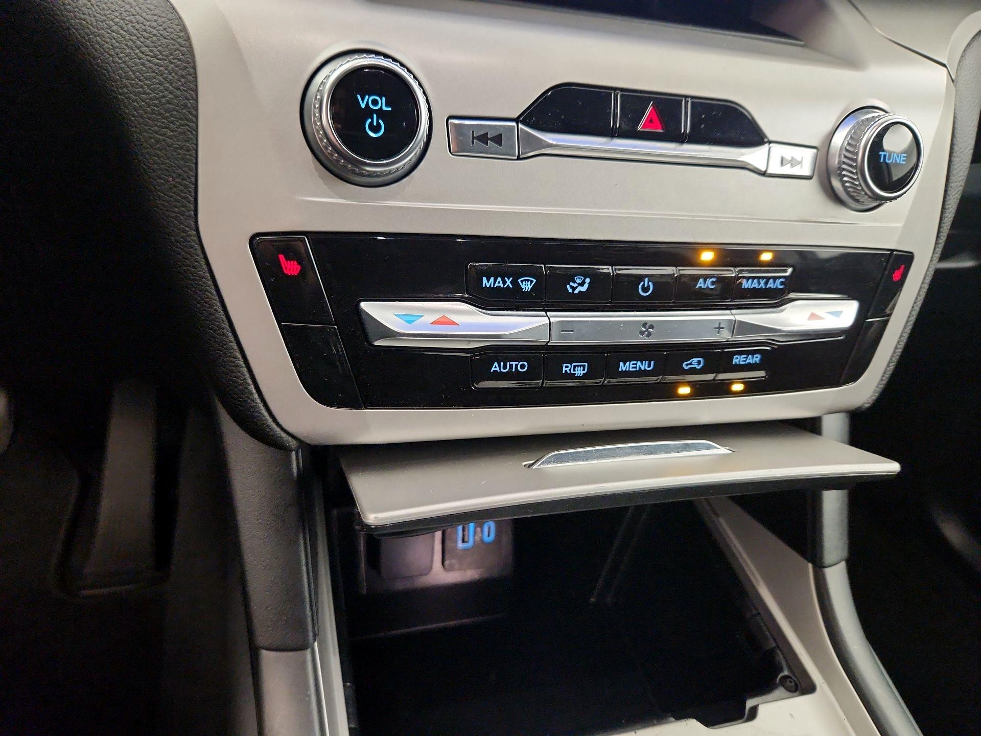 Thumbnail: 2022 Ford Explorer - 16