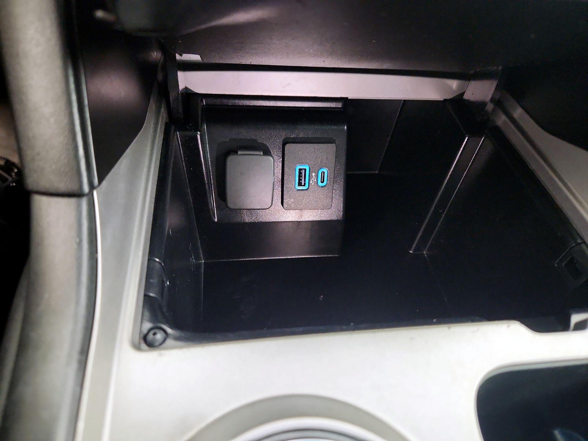 Thumbnail: 2022 Ford Explorer - 18