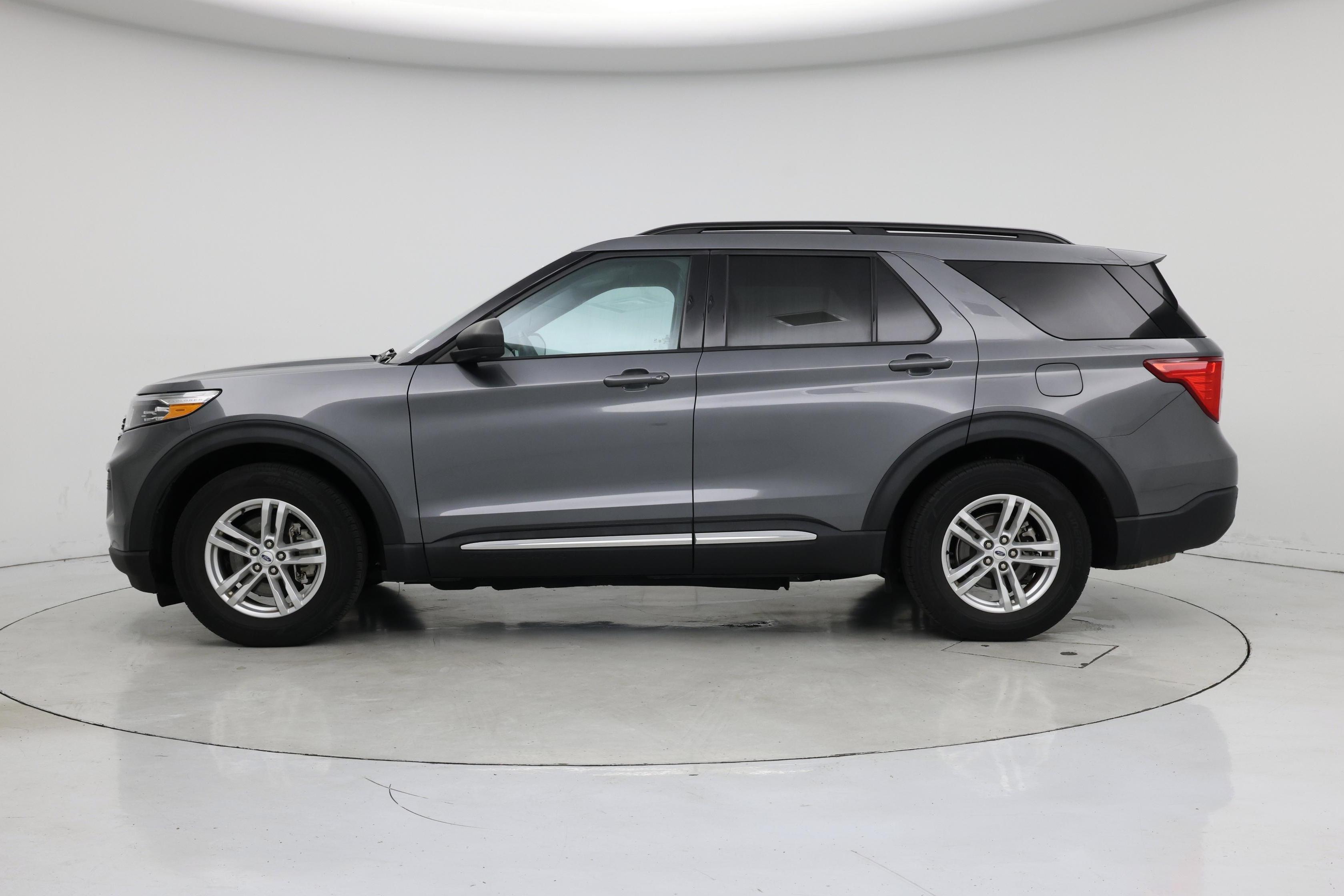 Thumbnail: 2022 Ford Explorer - 3