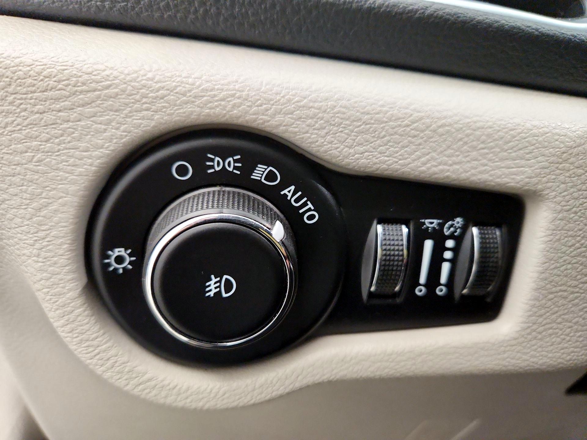 Thumbnail: 2023 Chrysler Pacifica - 13