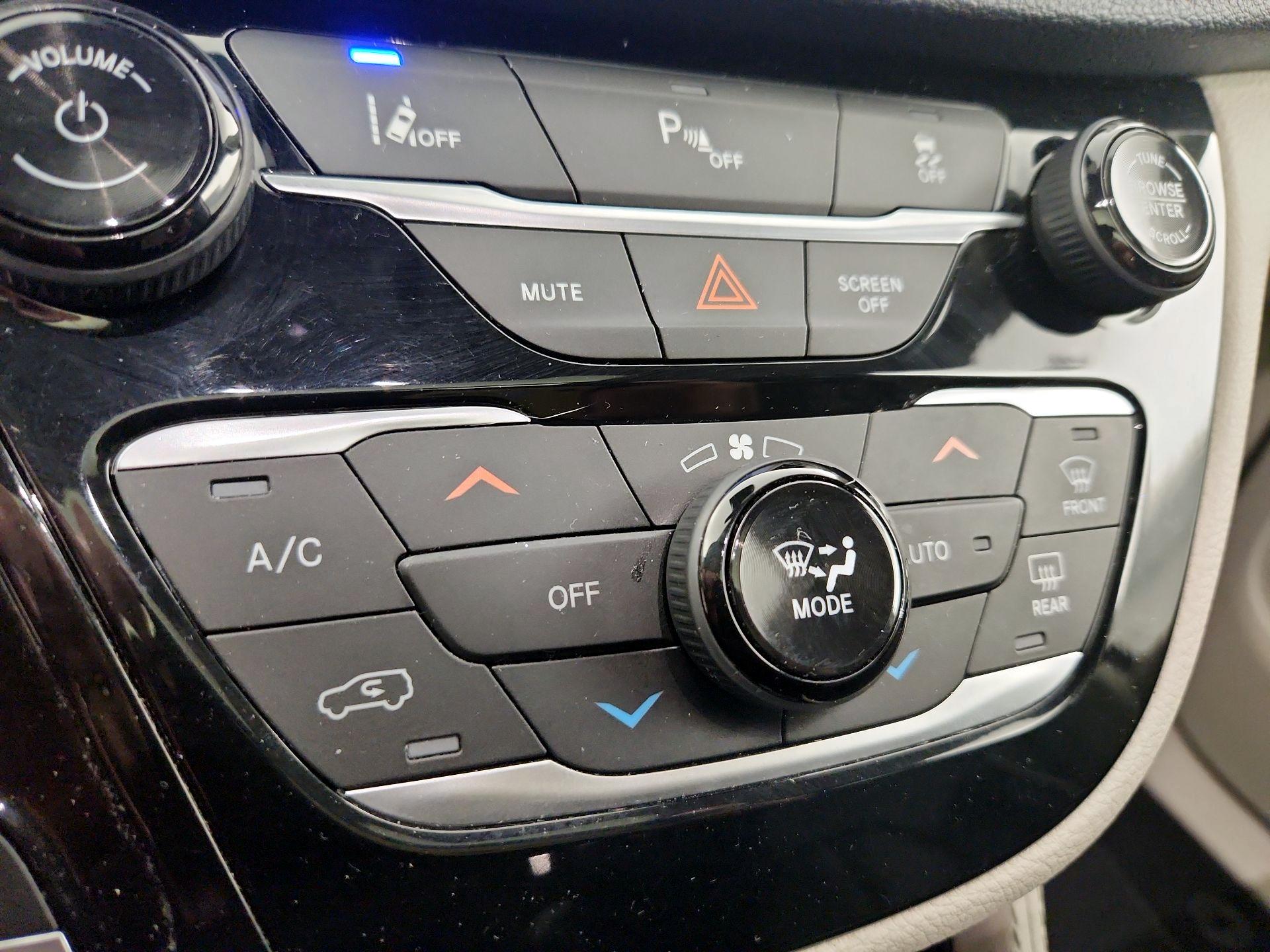 Thumbnail: 2023 Chrysler Pacifica - 17