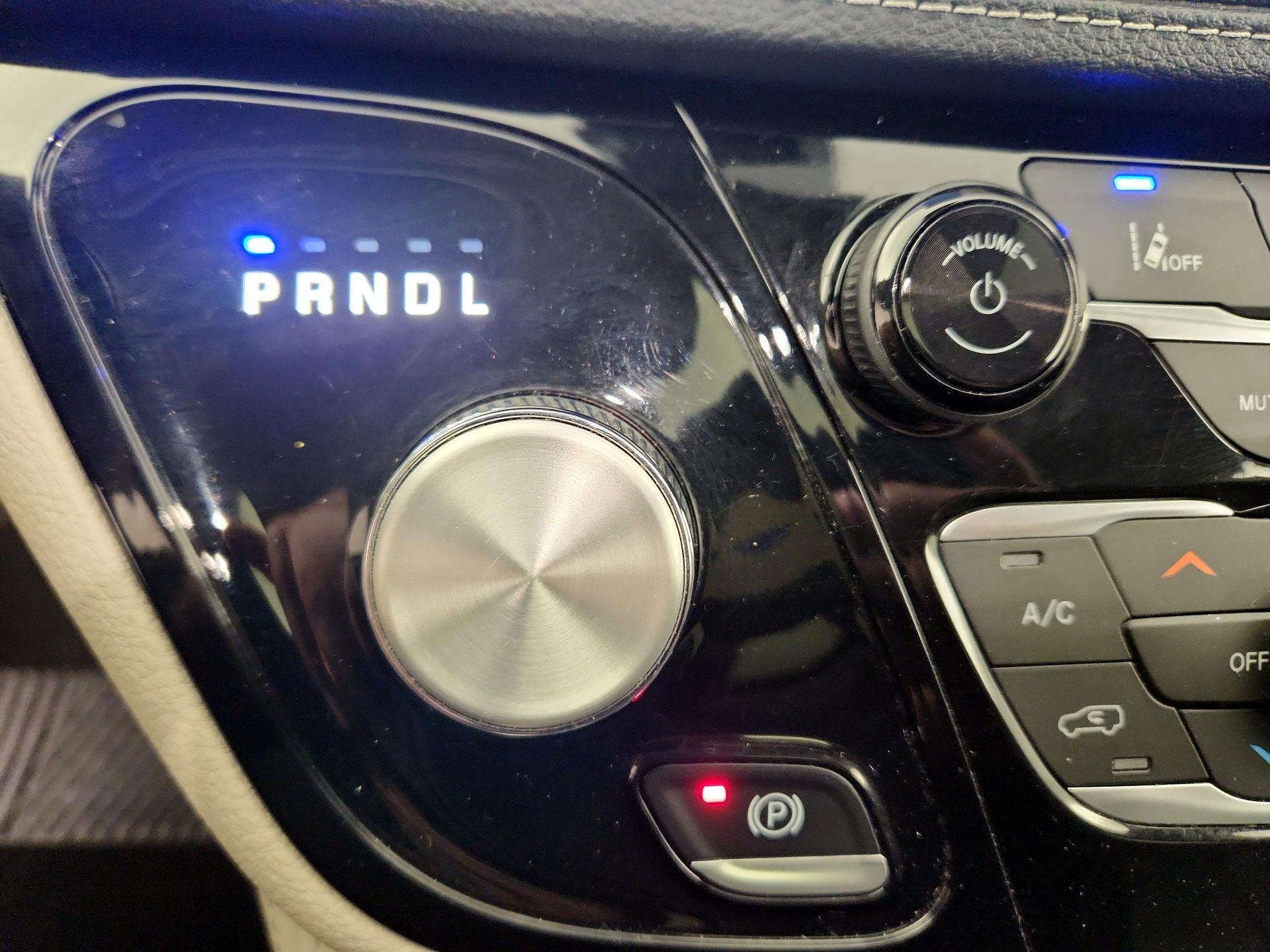 Thumbnail: 2023 Chrysler Pacifica - 18