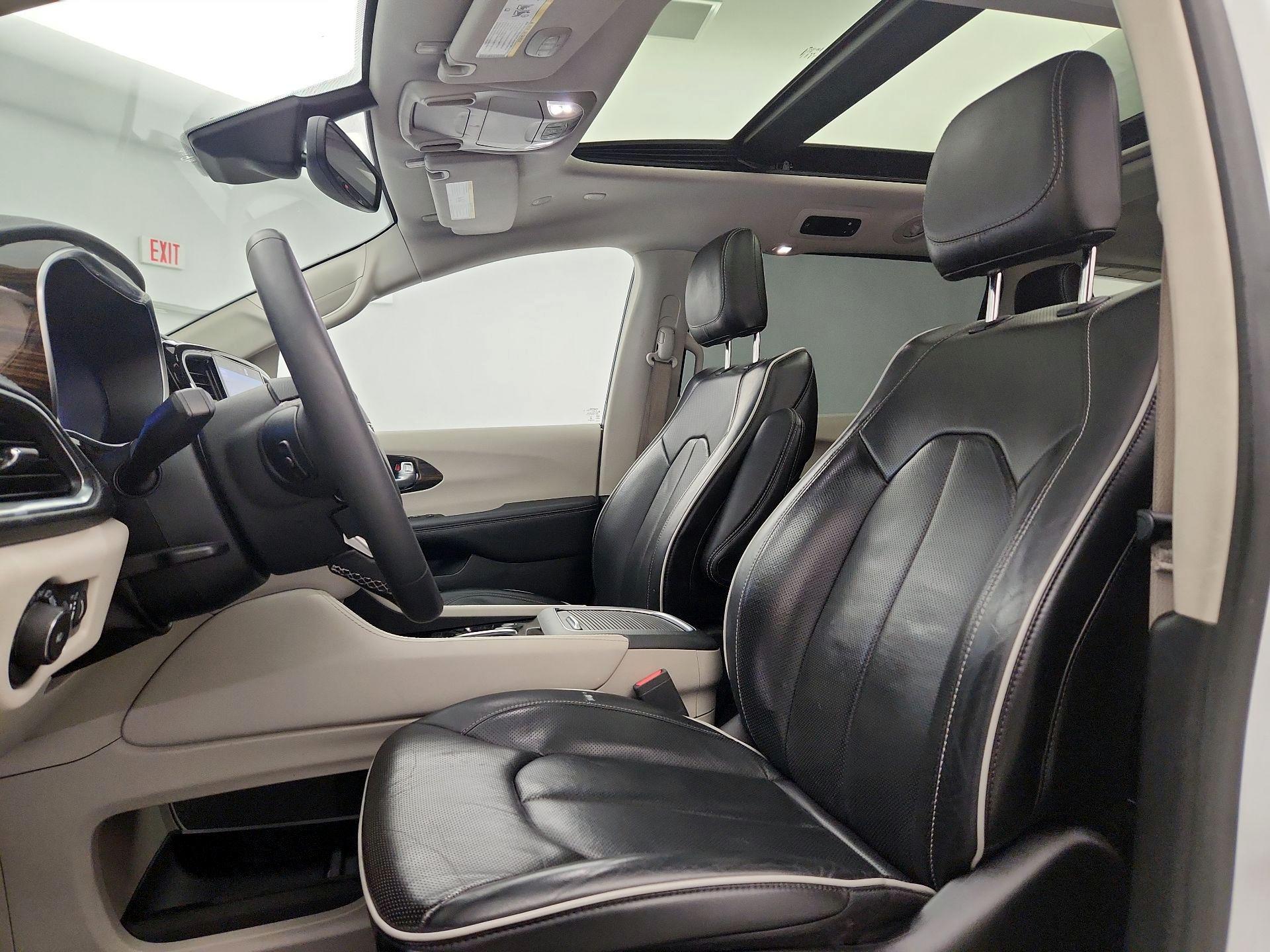 Thumbnail: 2023 Chrysler Pacifica - 20