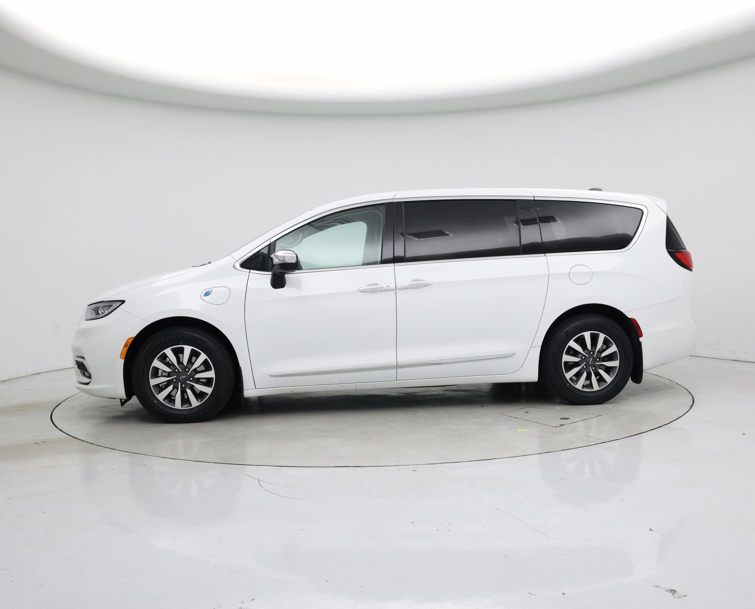 Thumbnail: 2023 Chrysler Pacifica - 3