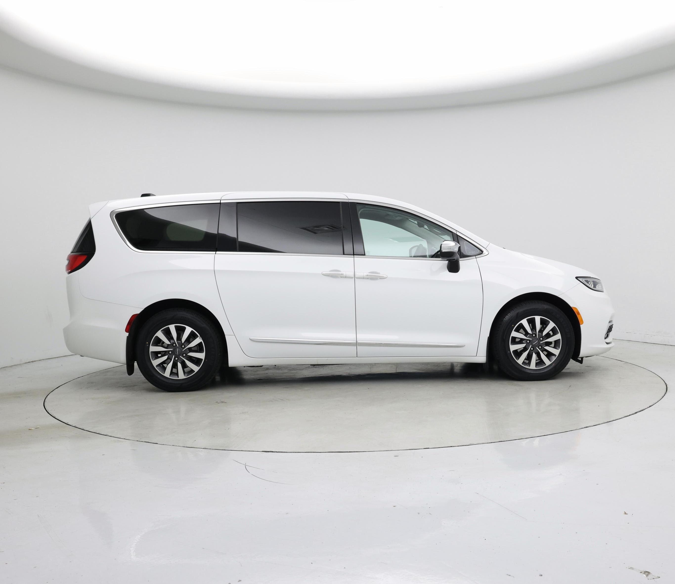 Thumbnail: 2023 Chrysler Pacifica - 7