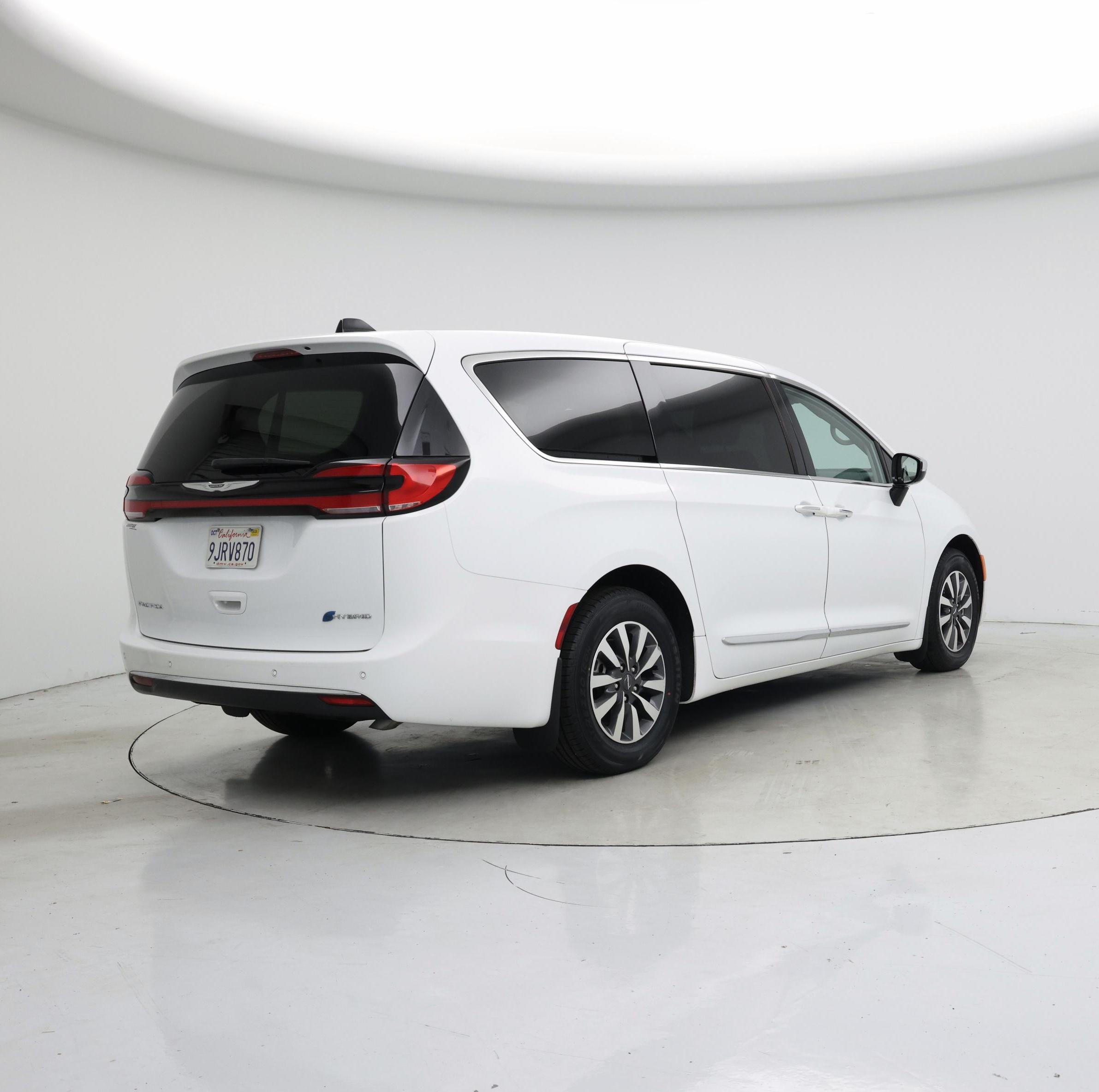 Thumbnail: 2023 Chrysler Pacifica - 8