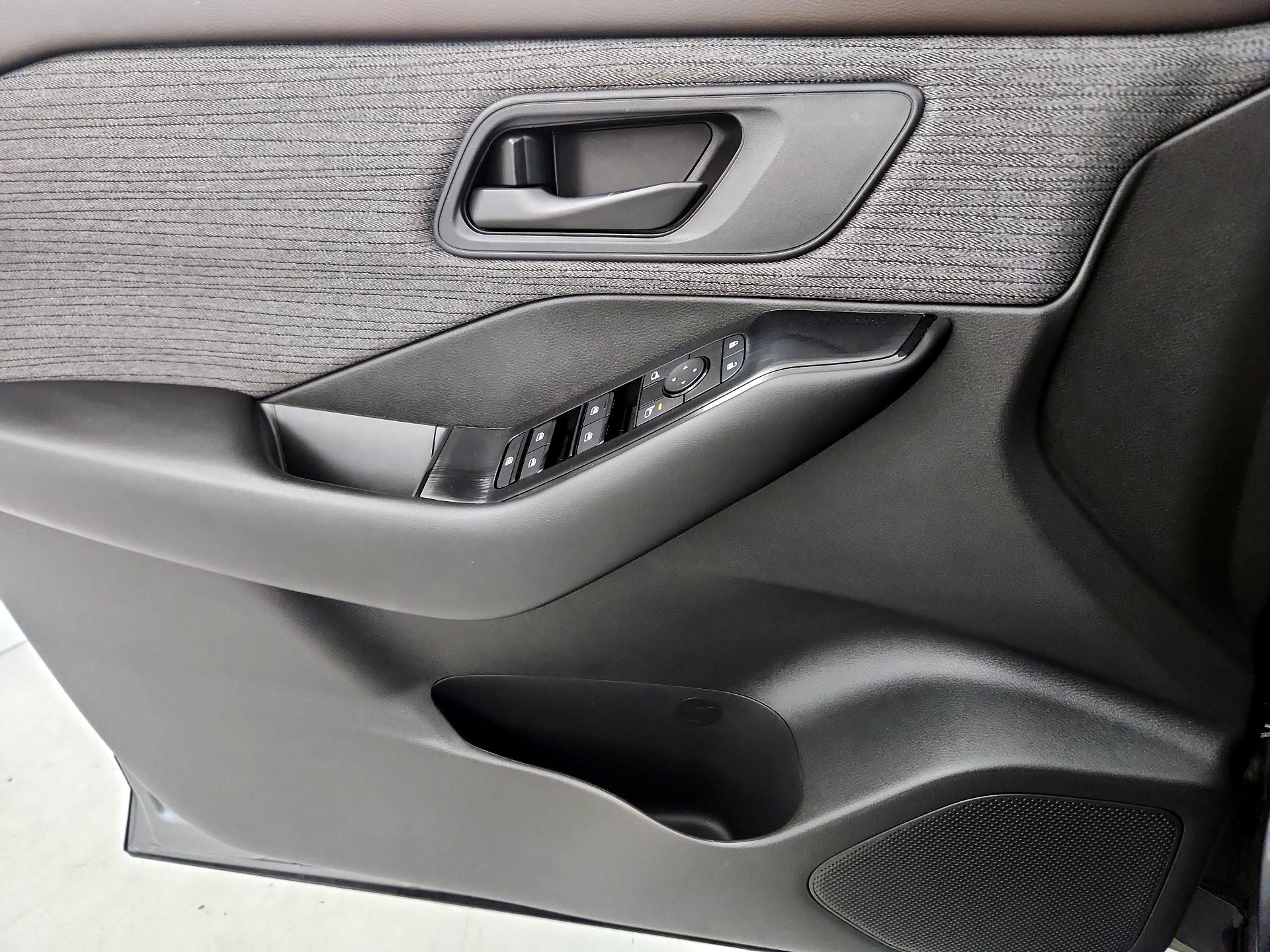 Thumbnail: 2023 Nissan Rogue - 12