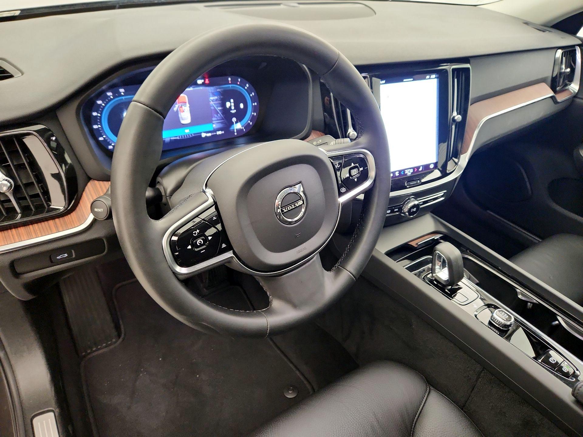 Thumbnail: 2024 Volvo S60 - 9