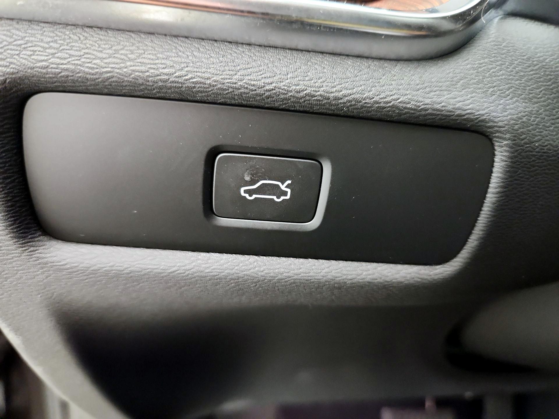 Thumbnail: 2024 Volvo S60 - 13