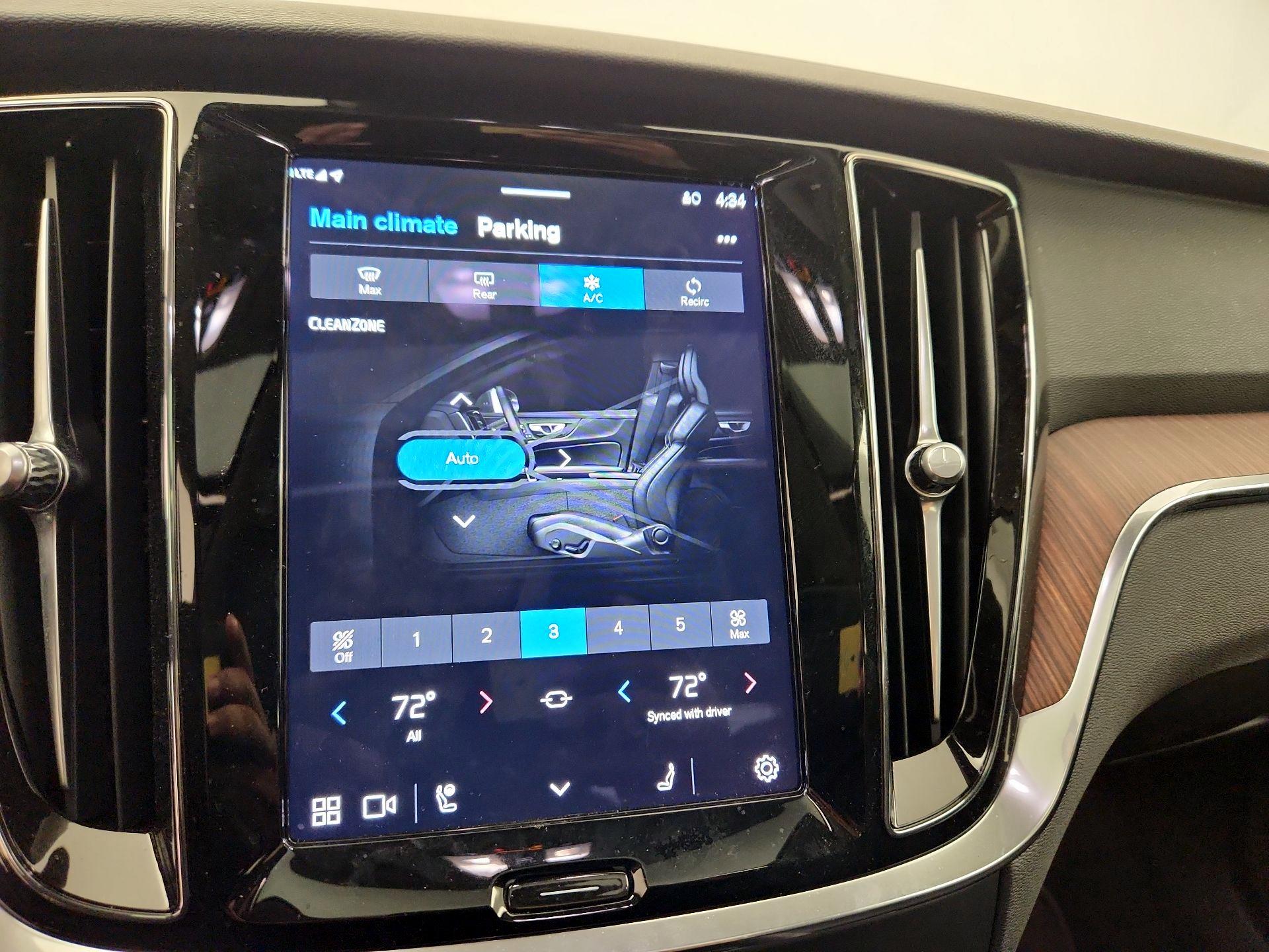 Thumbnail: 2024 Volvo S60 - 17