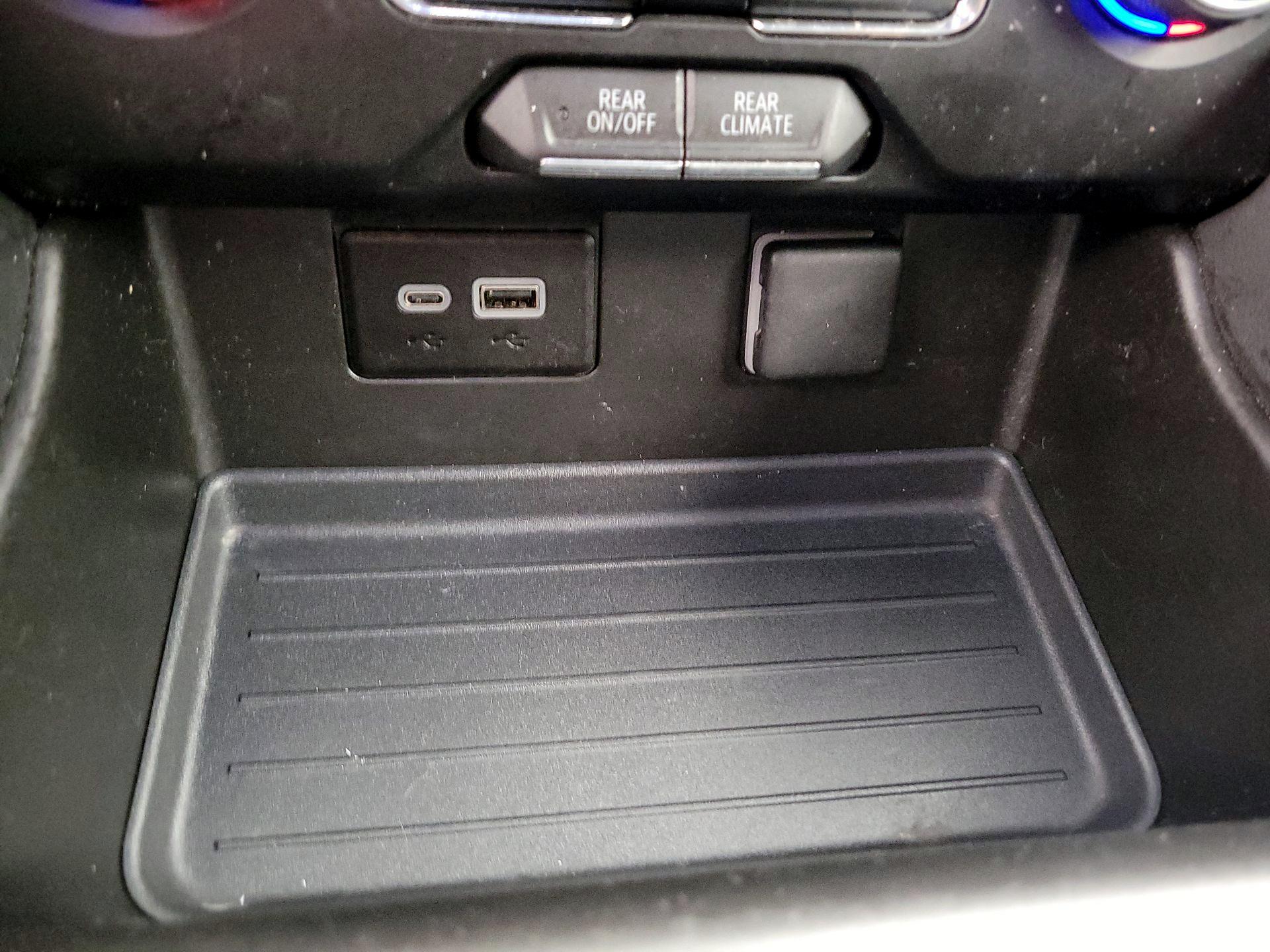 Thumbnail: 2024 Chevrolet Suburban - 18