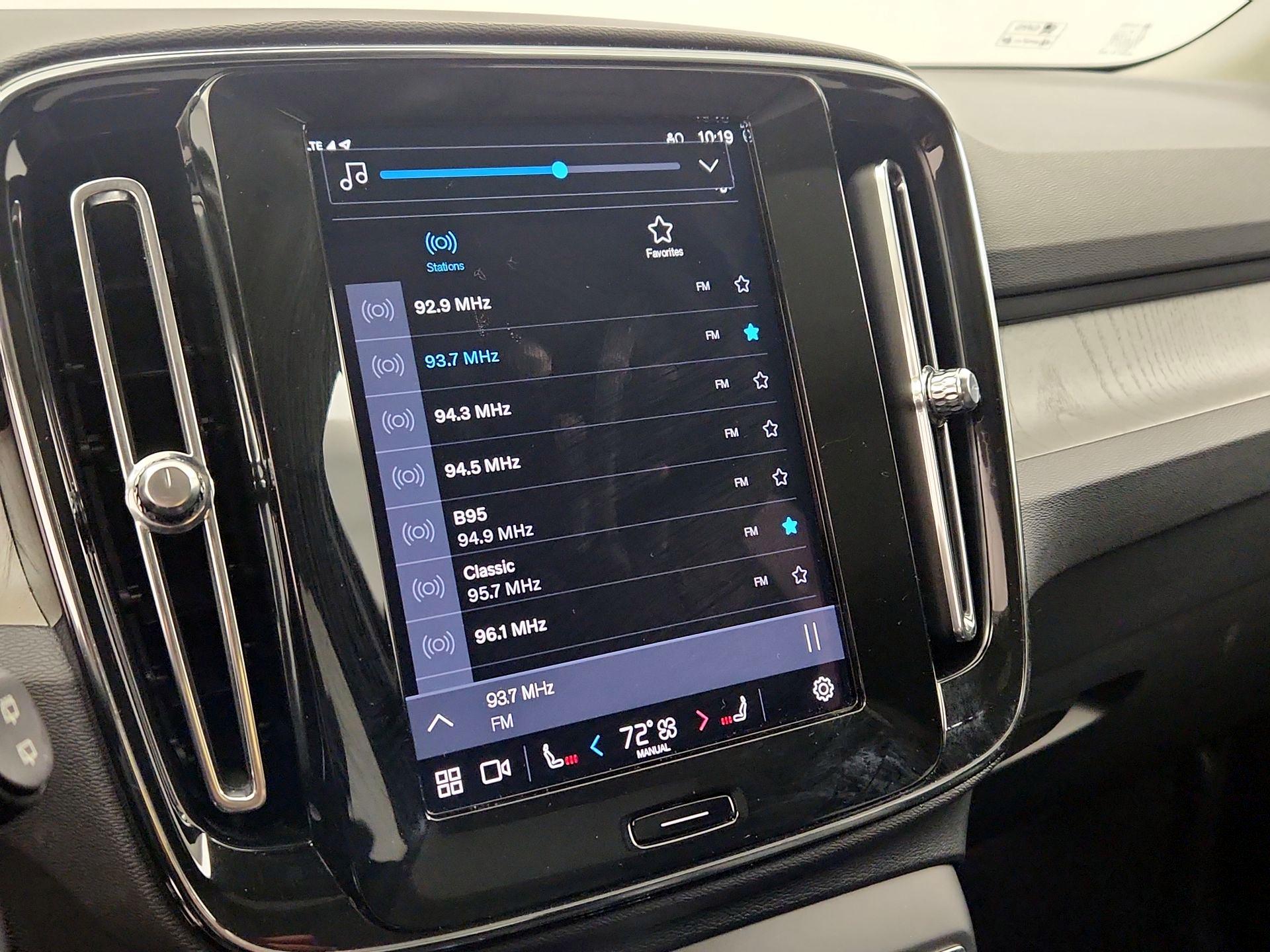 Thumbnail: 2025 Volvo XC40 - 16