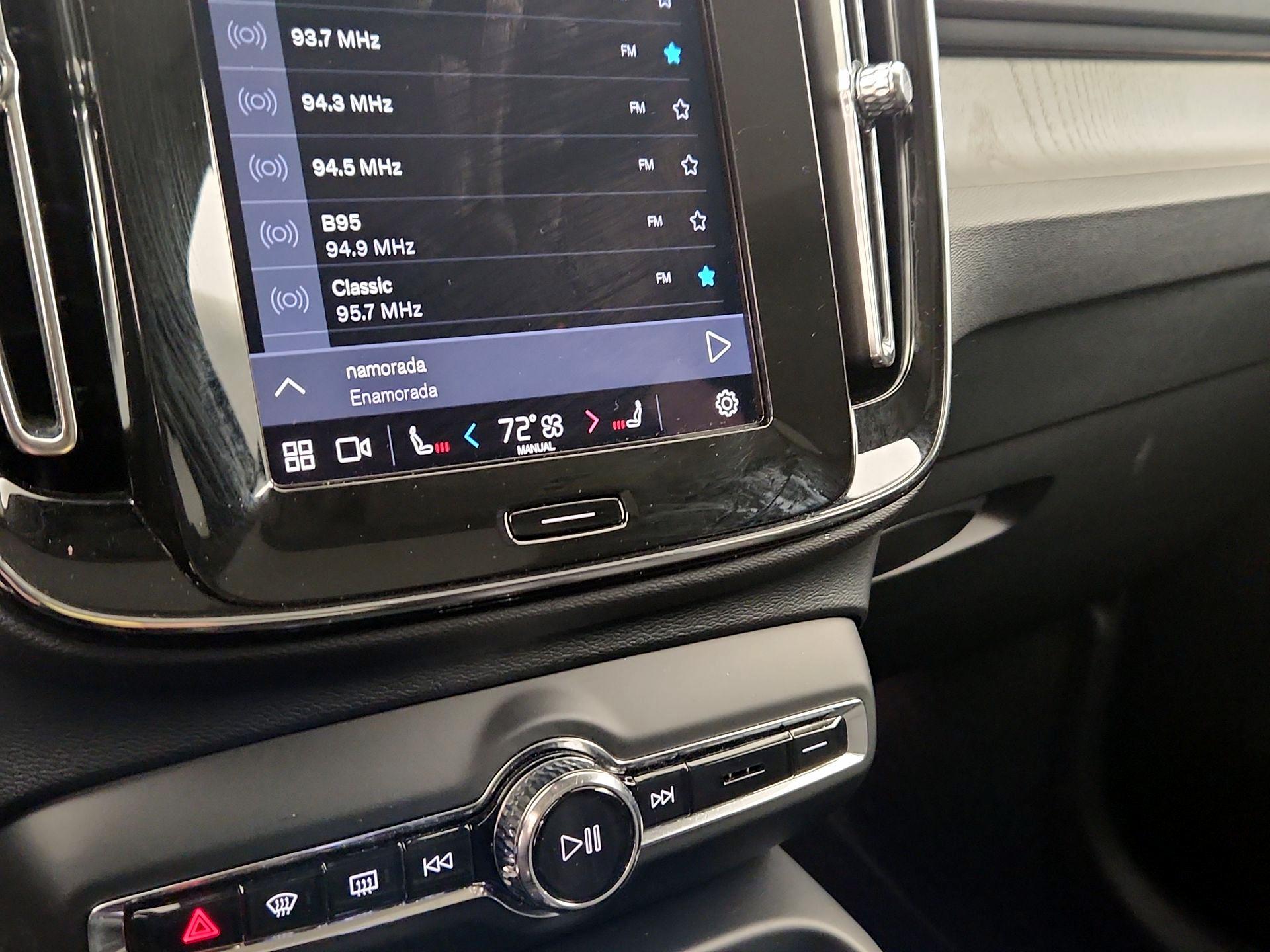 Thumbnail: 2025 Volvo XC40 - 17