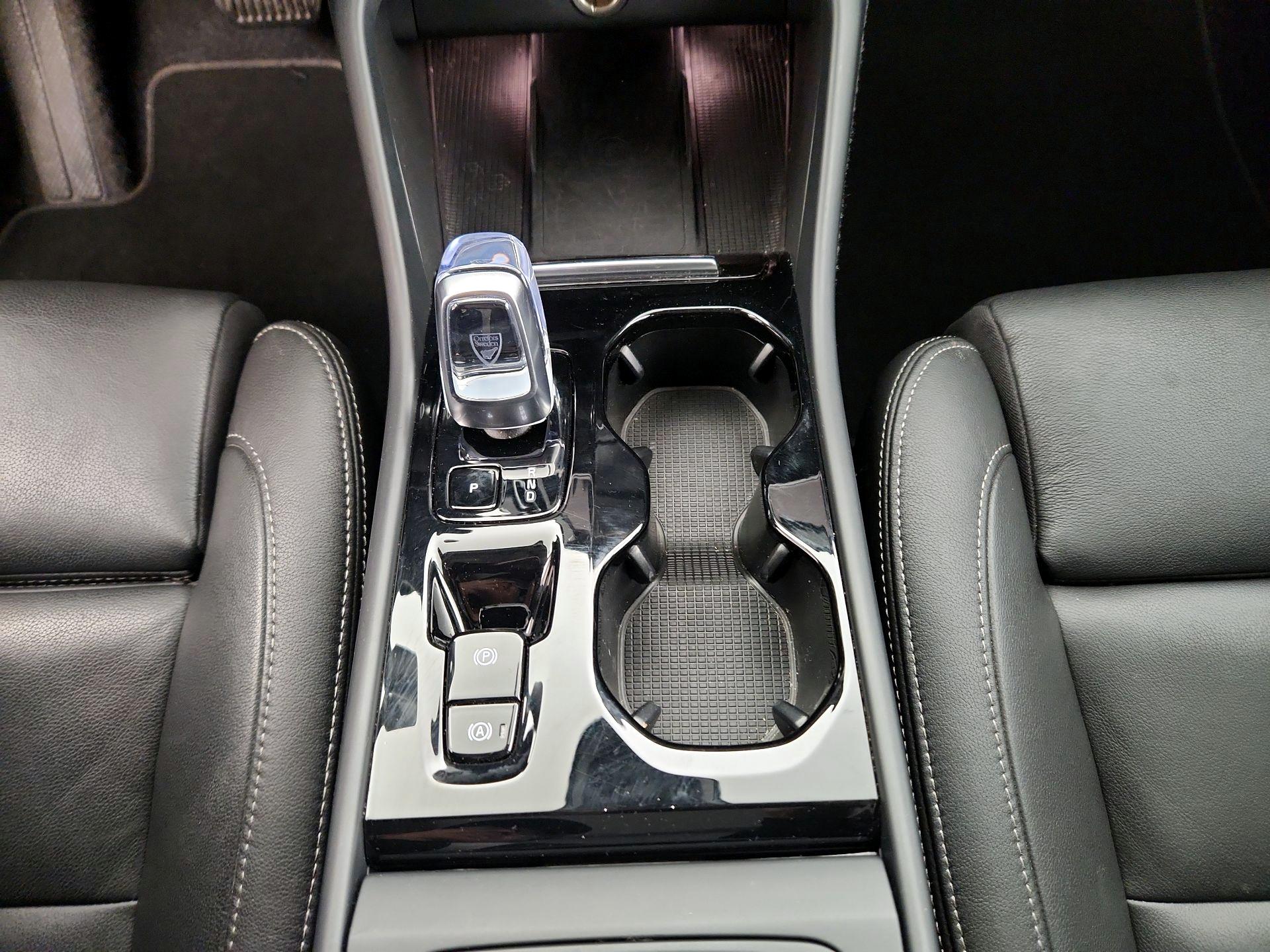 Thumbnail: 2025 Volvo XC40 - 18